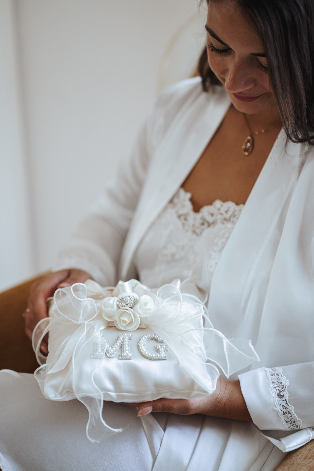 Cuscinetto Portafedi Personalizzato con Iniziali degli Sposi – Realizzato a Mano, Matrimonio, su Misura