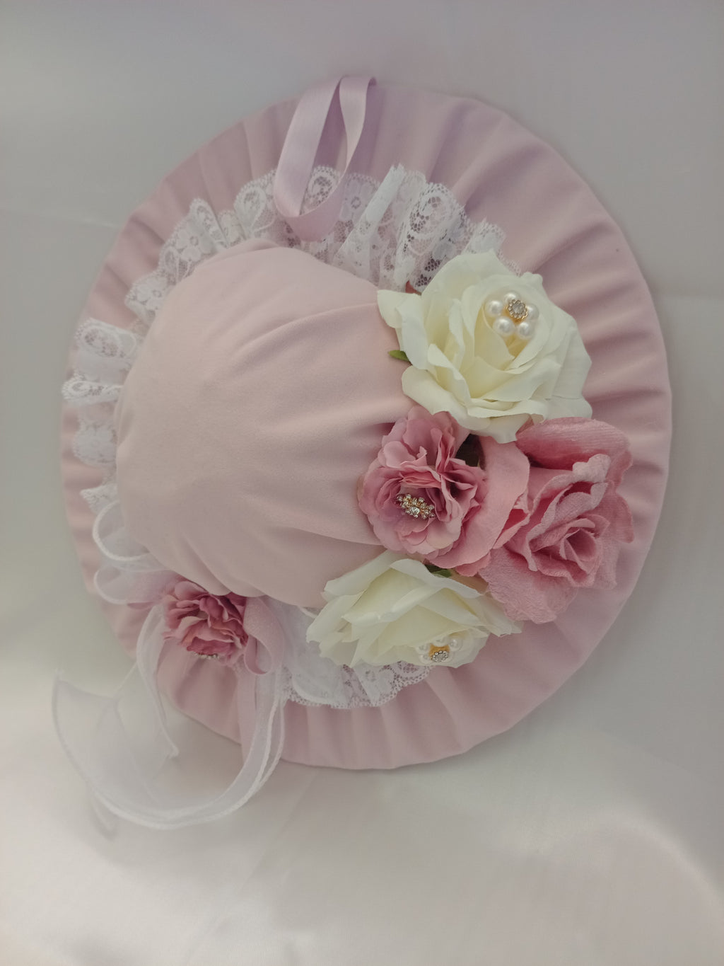 Cappello Fuoriporta in Velluto e Pizzo con Fiori – Decorazione Porta Fatta a Mano