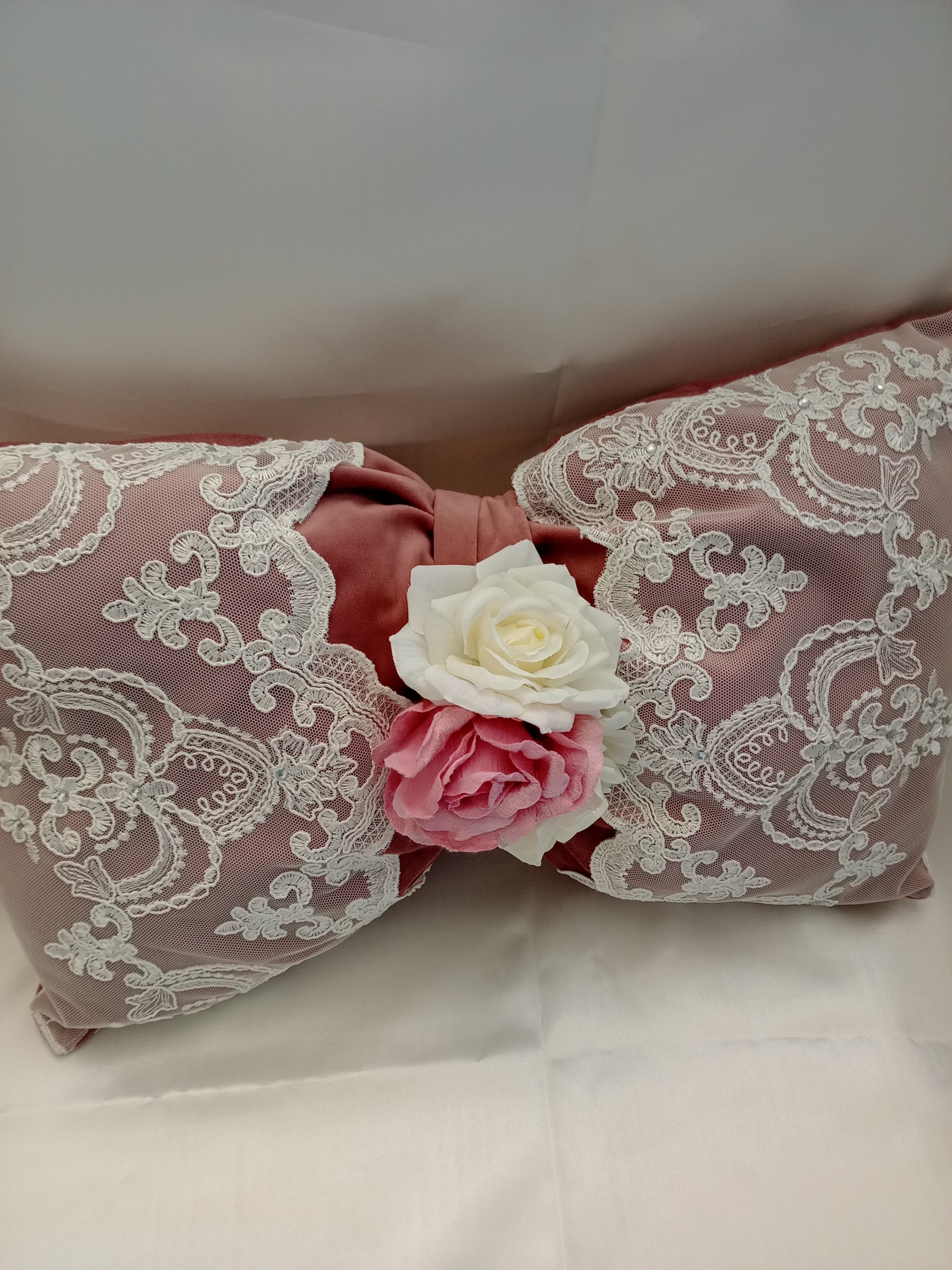 Cuscino Elegante in Velluto e Pizzo con Strass – Fatto a Mano
