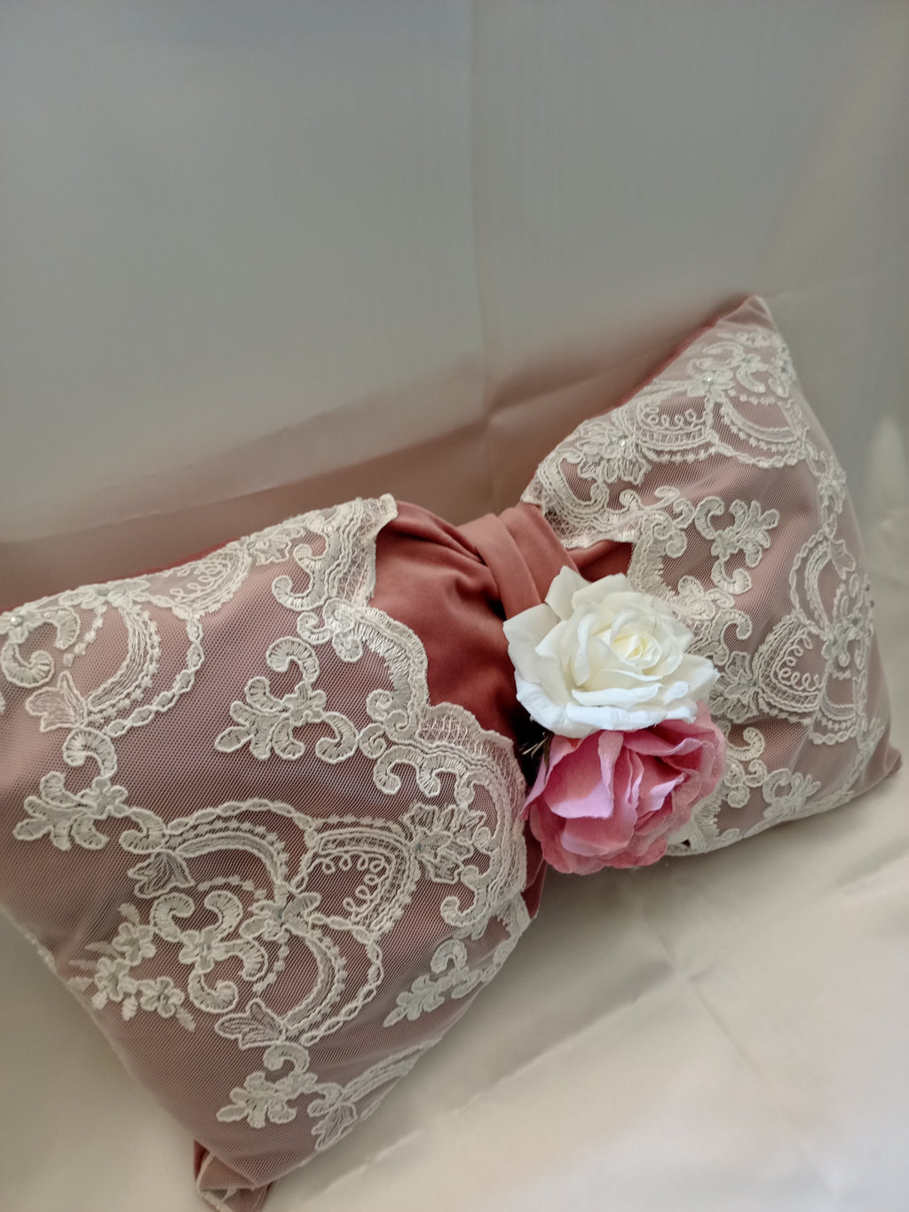 Cuscino Elegante in Velluto e Pizzo con Strass – Fatto a Mano