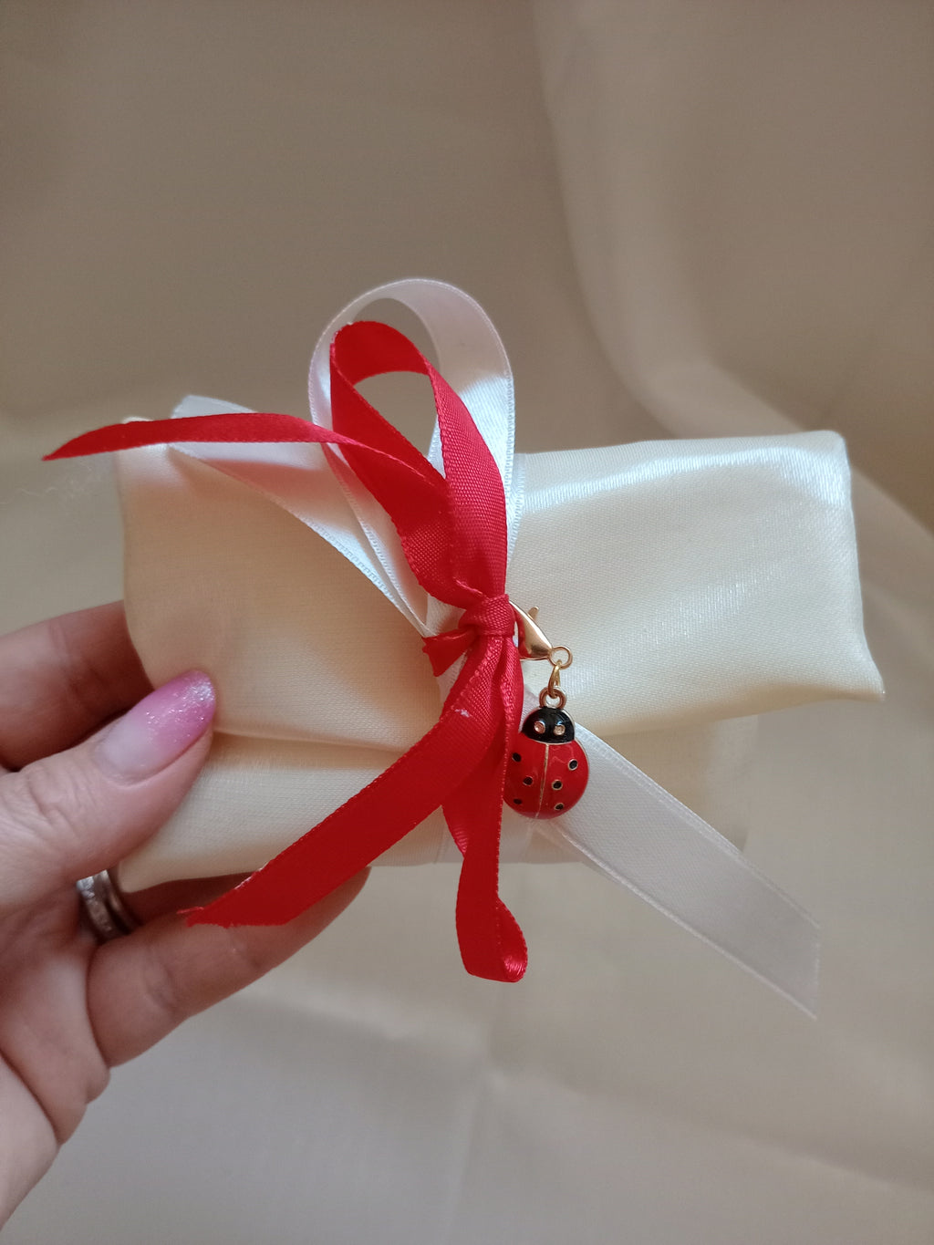 Sacchettino porta confetti/bomboniera/segnaposti