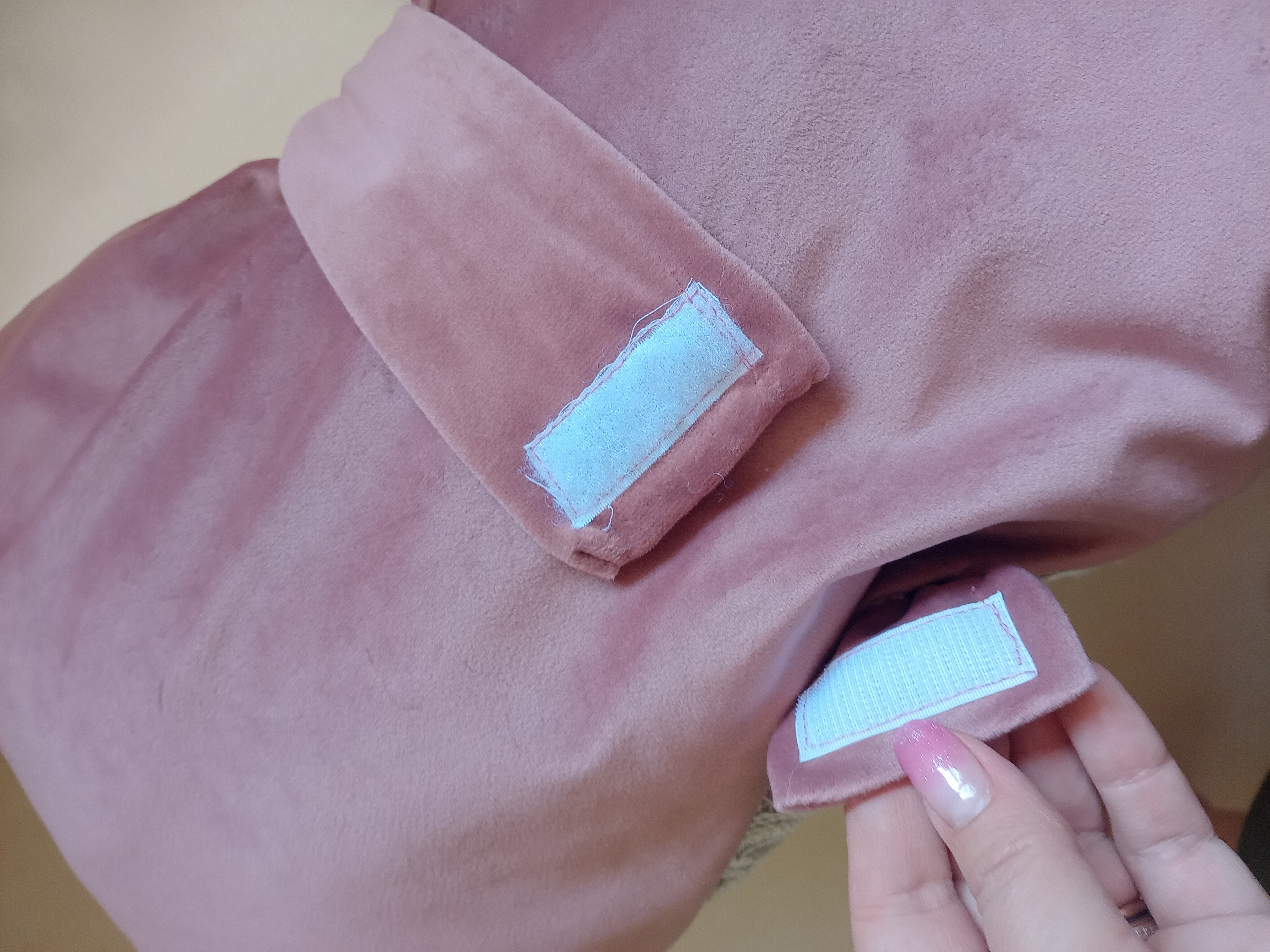 Cuscino Elegante in Velluto e Pizzo con Strass – Fatto a Mano