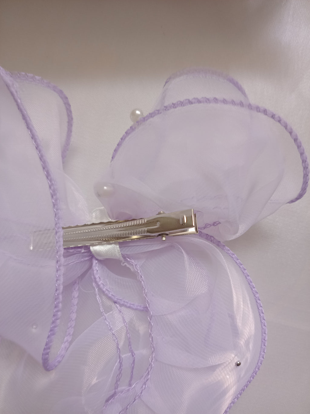 Fiocco per Capelli da Cerimonia Lilla con Perle – Fatto a Mano, Bambina