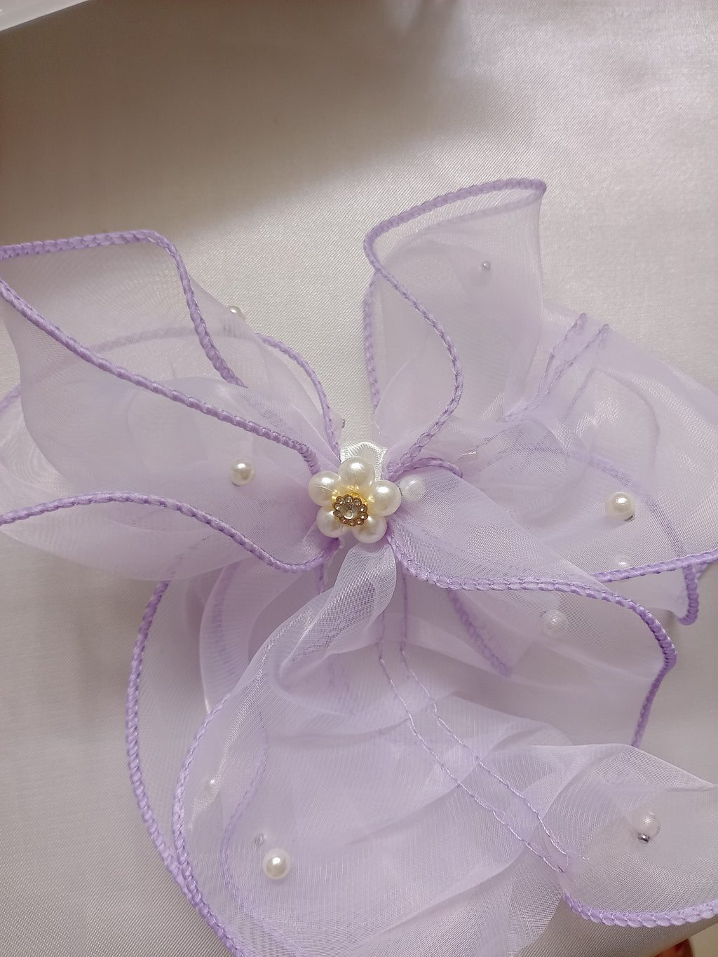 Fiocco per Capelli da Cerimonia Lilla con Perle – Fatto a Mano, Bambina