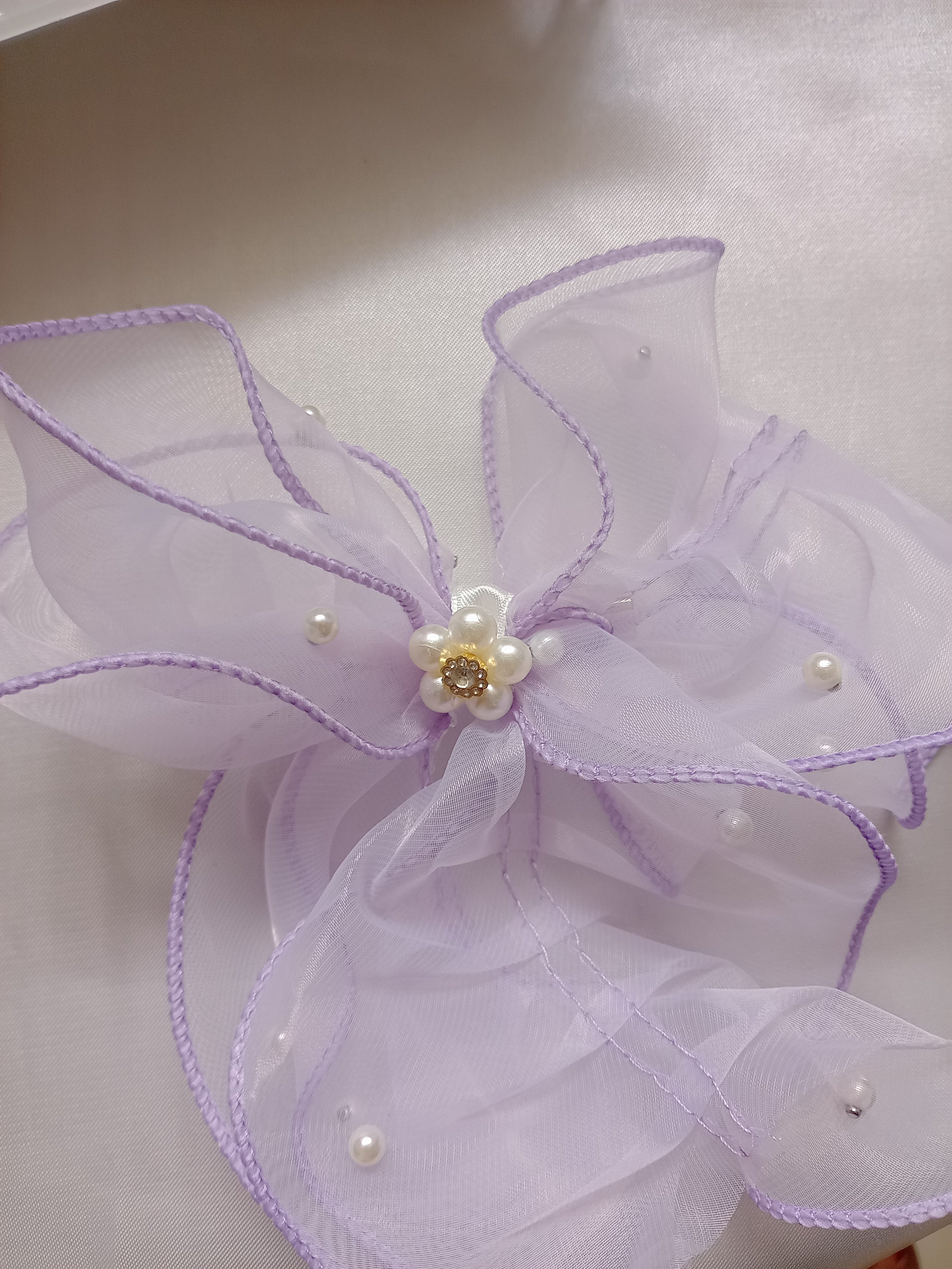 Fiocco per Capelli da Cerimonia Lilla con Perle – Fatto a Mano, Bambina