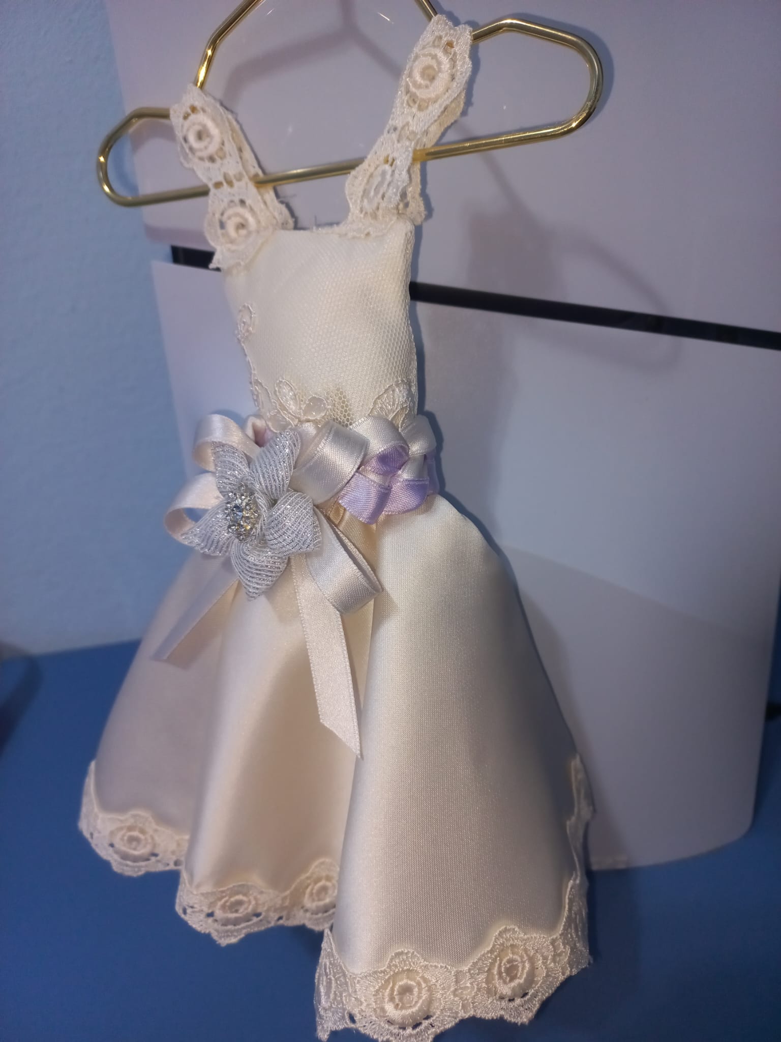 Vestitino profumo ambiente / bomboniera realizzato artigianalmente.