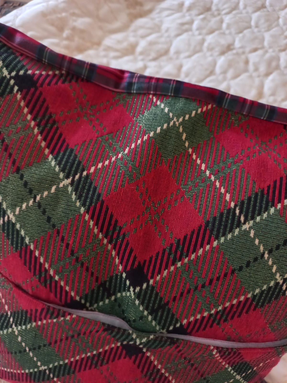 Cuscino Natalizio in Velluto con Tessuto Scozzese e Lamè Dorato