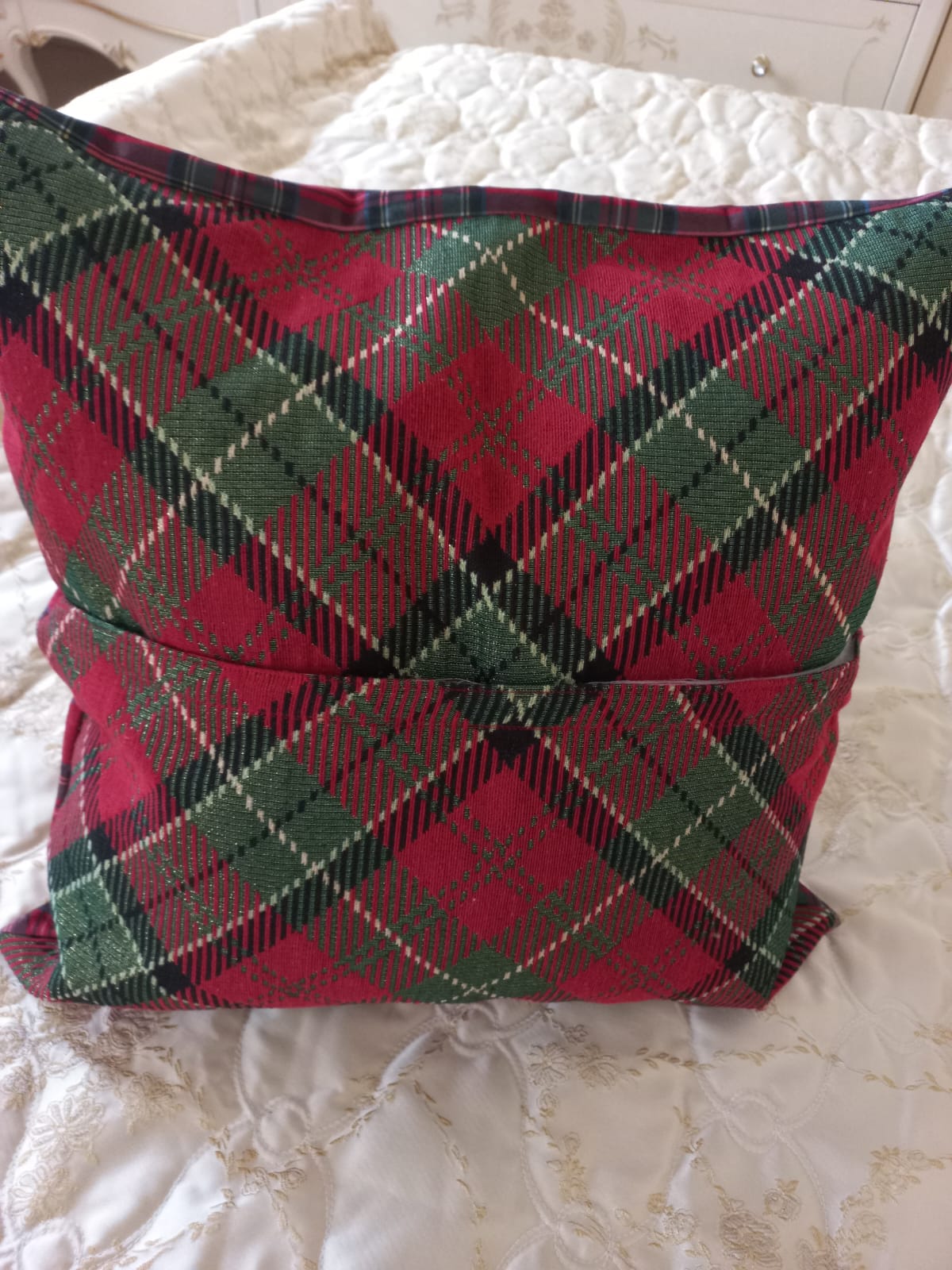 Cuscino Natalizio in Velluto con Tessuto Scozzese e Lamè Dorato