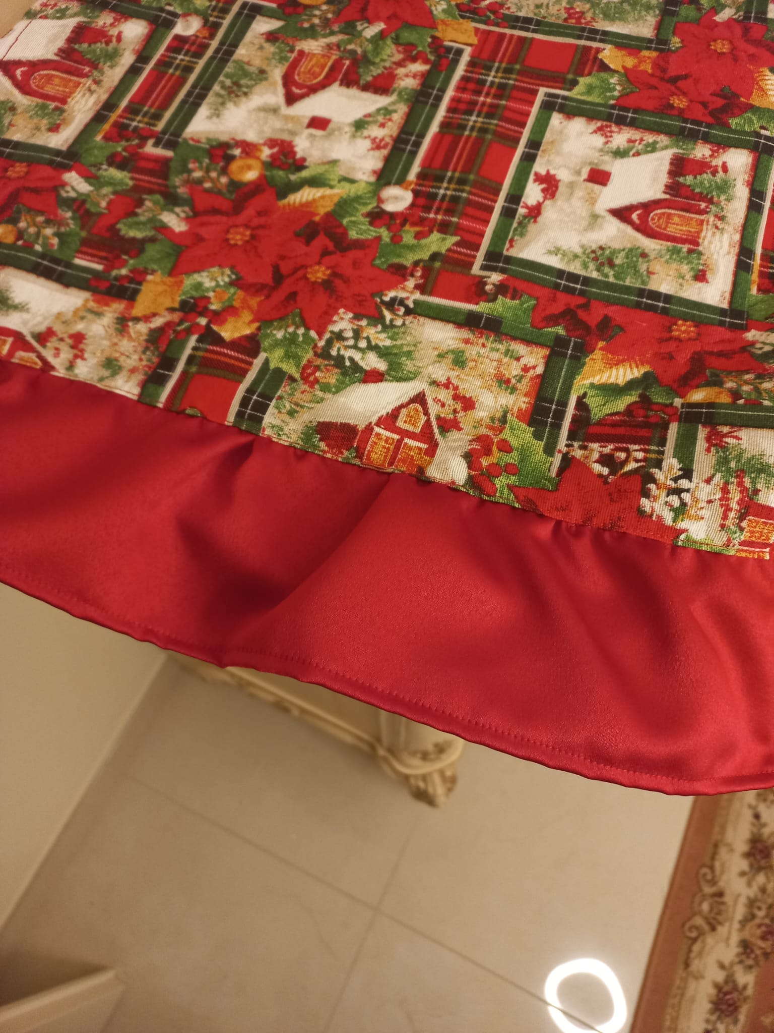 Runner Natalizio Rosso con Ricamo - Fatto a Mano su Misura