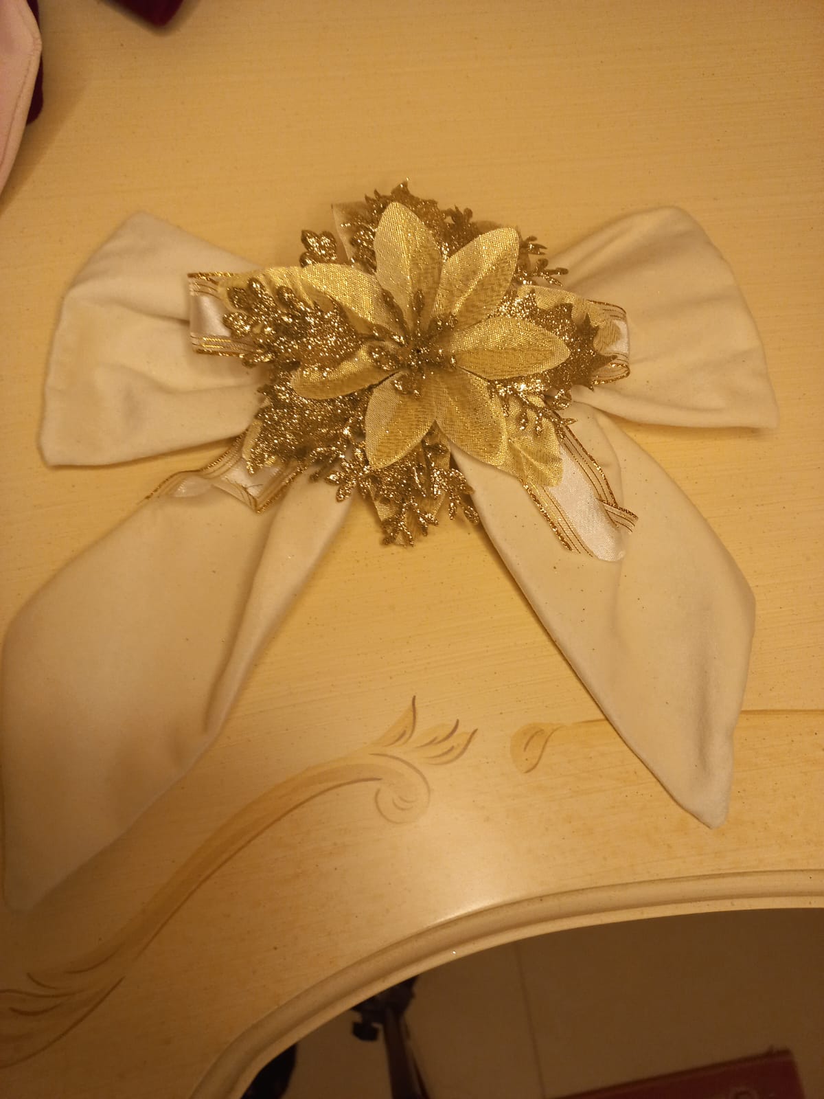 Fiocco Natalizio in Velluto con Fiori Glitterati - 25x25 cm