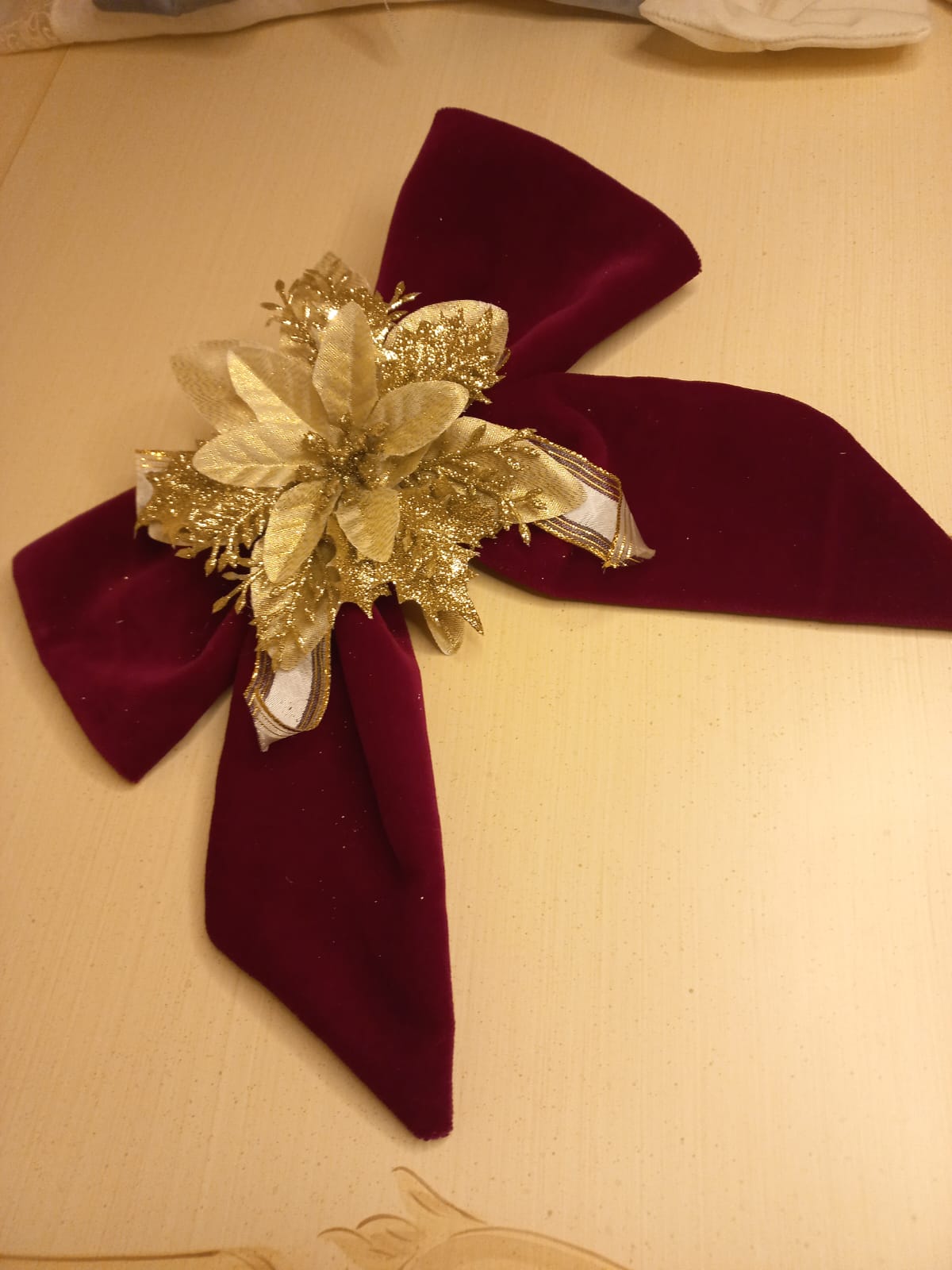 Fiocco Natalizio in Velluto con Fiori Glitterati - 25x25 cm