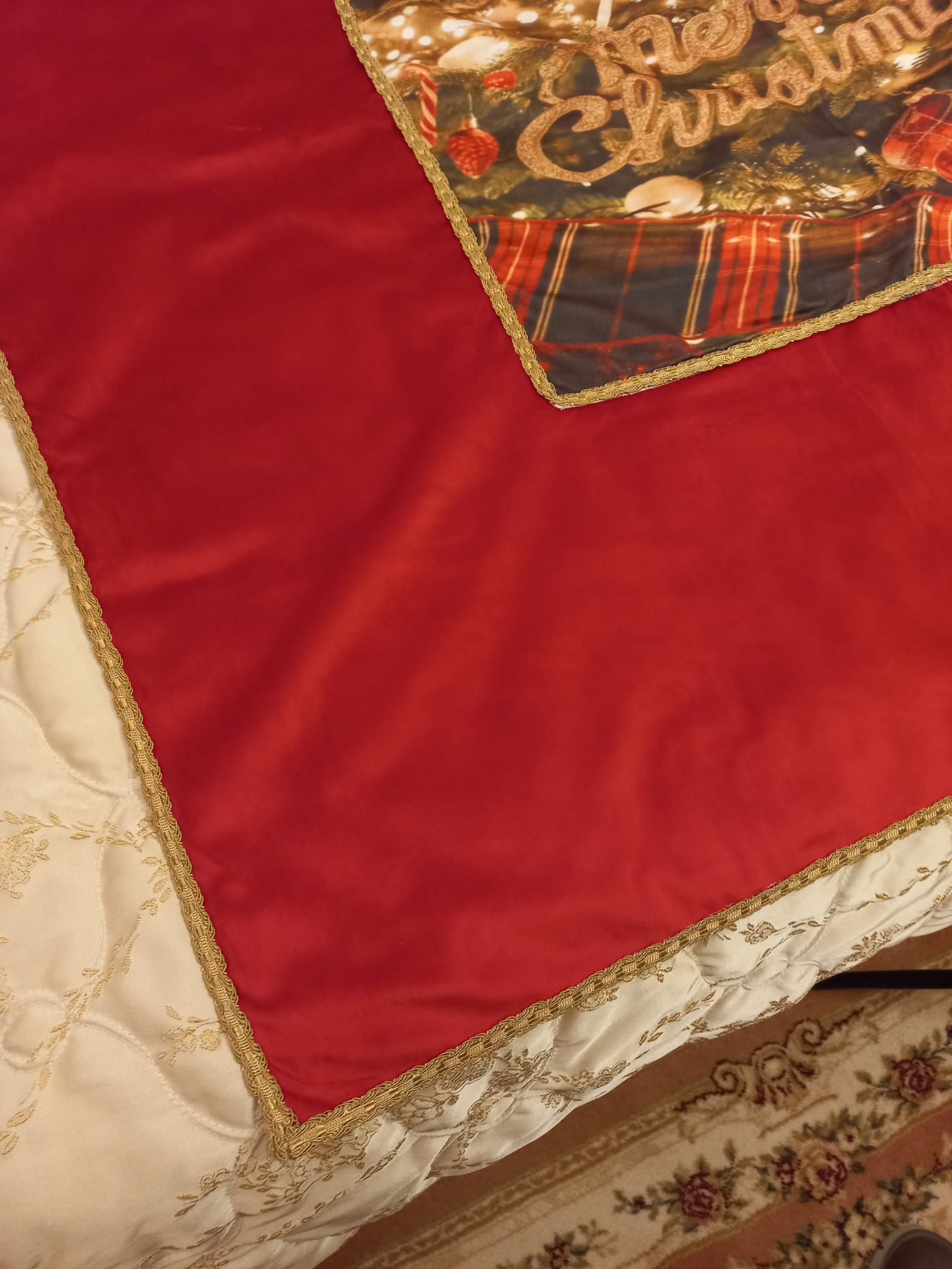 Tovaglia Natalizia Quadrata in Velluto Rosso con Decorazione - 1 Metro