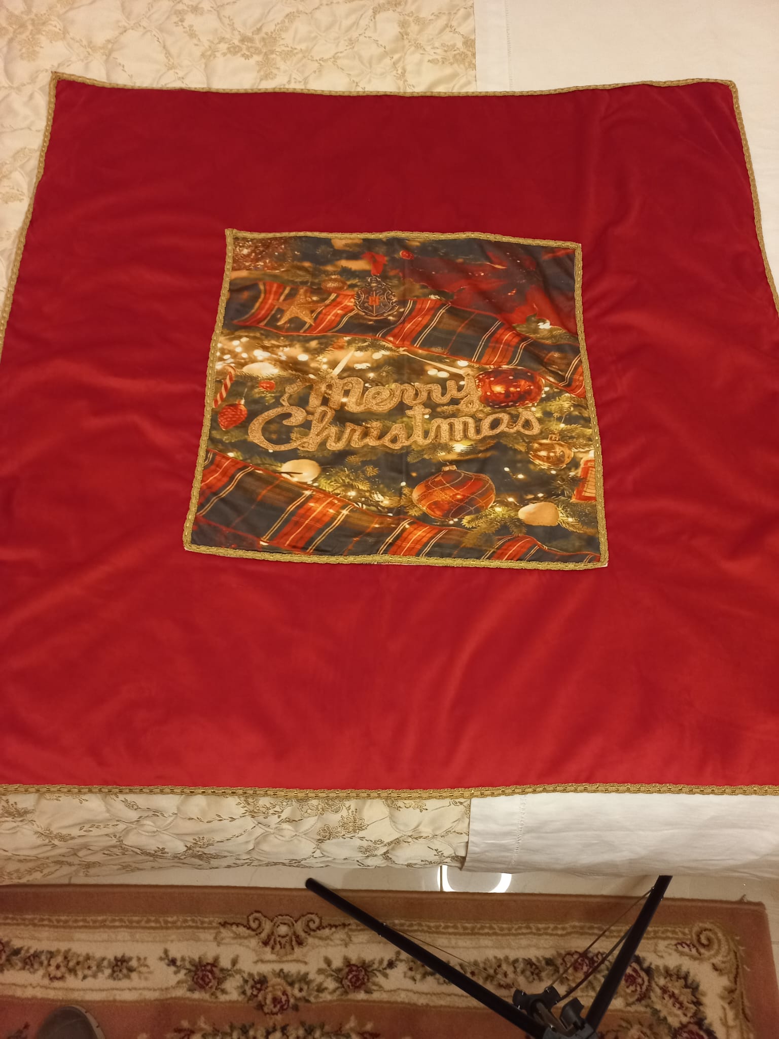 Tovaglia Natalizia Quadrata in Velluto Rosso con Decorazione - 1 Metro