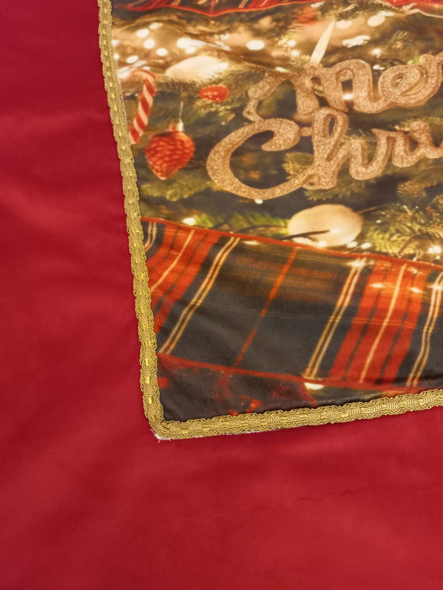 Tovaglia Natalizia Quadrata in Velluto Rosso con Decorazione - 1 Metro