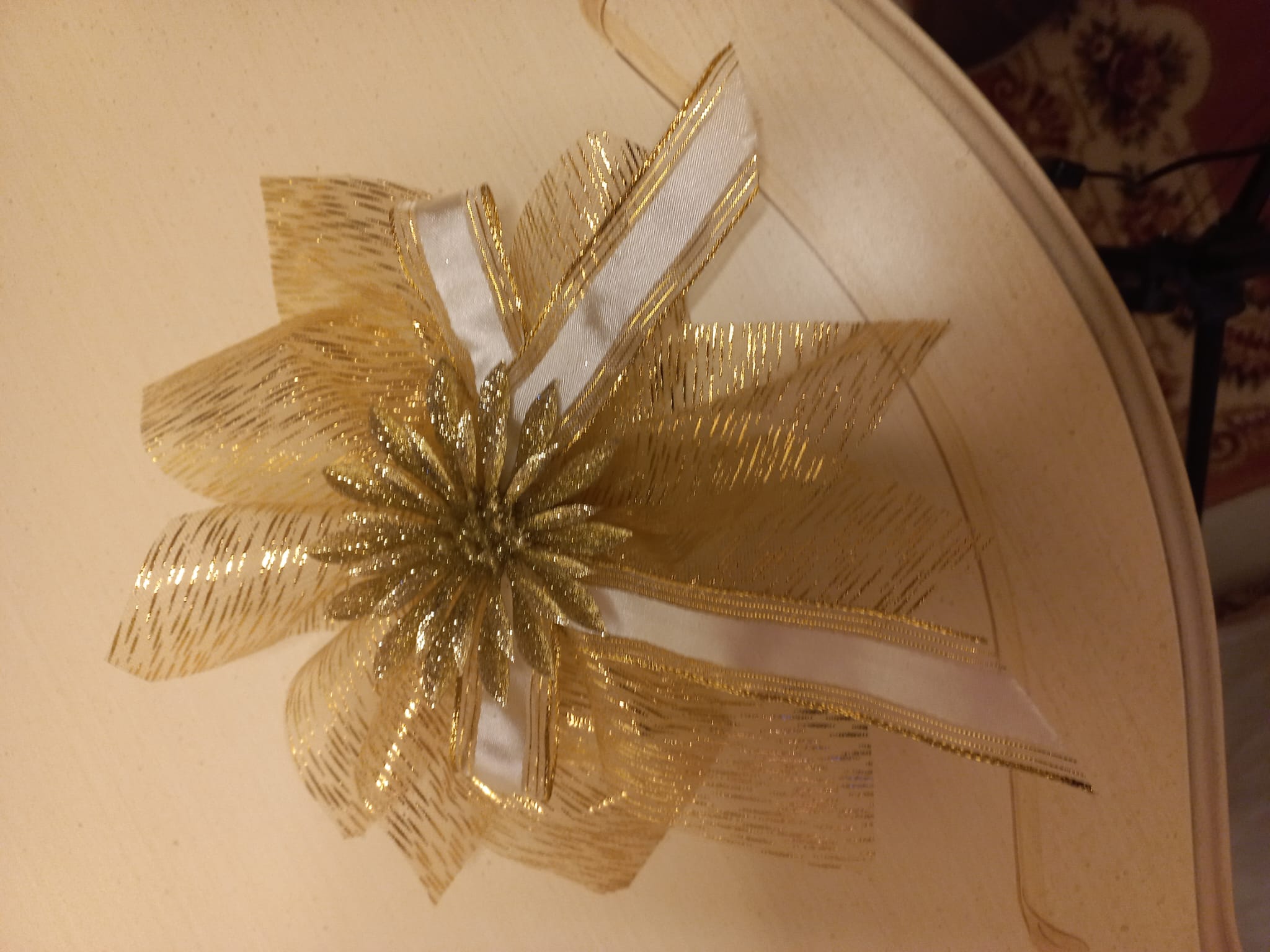 Coccarde Natalizie in Tulle Glitterato Rosso e Oro con Fiori