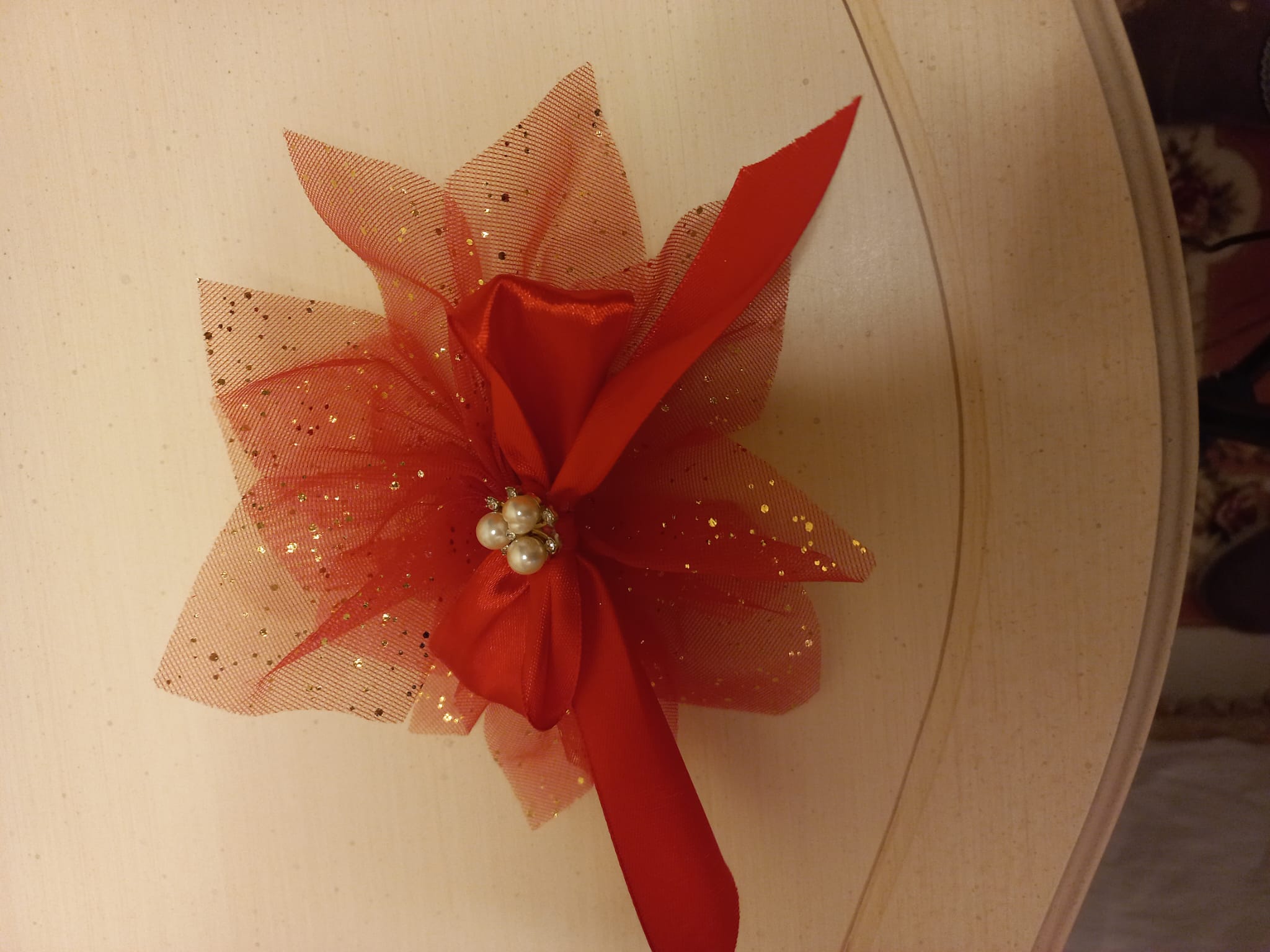 Coccarde Natalizie in Tulle Glitterato Rosso e Oro con Fiori