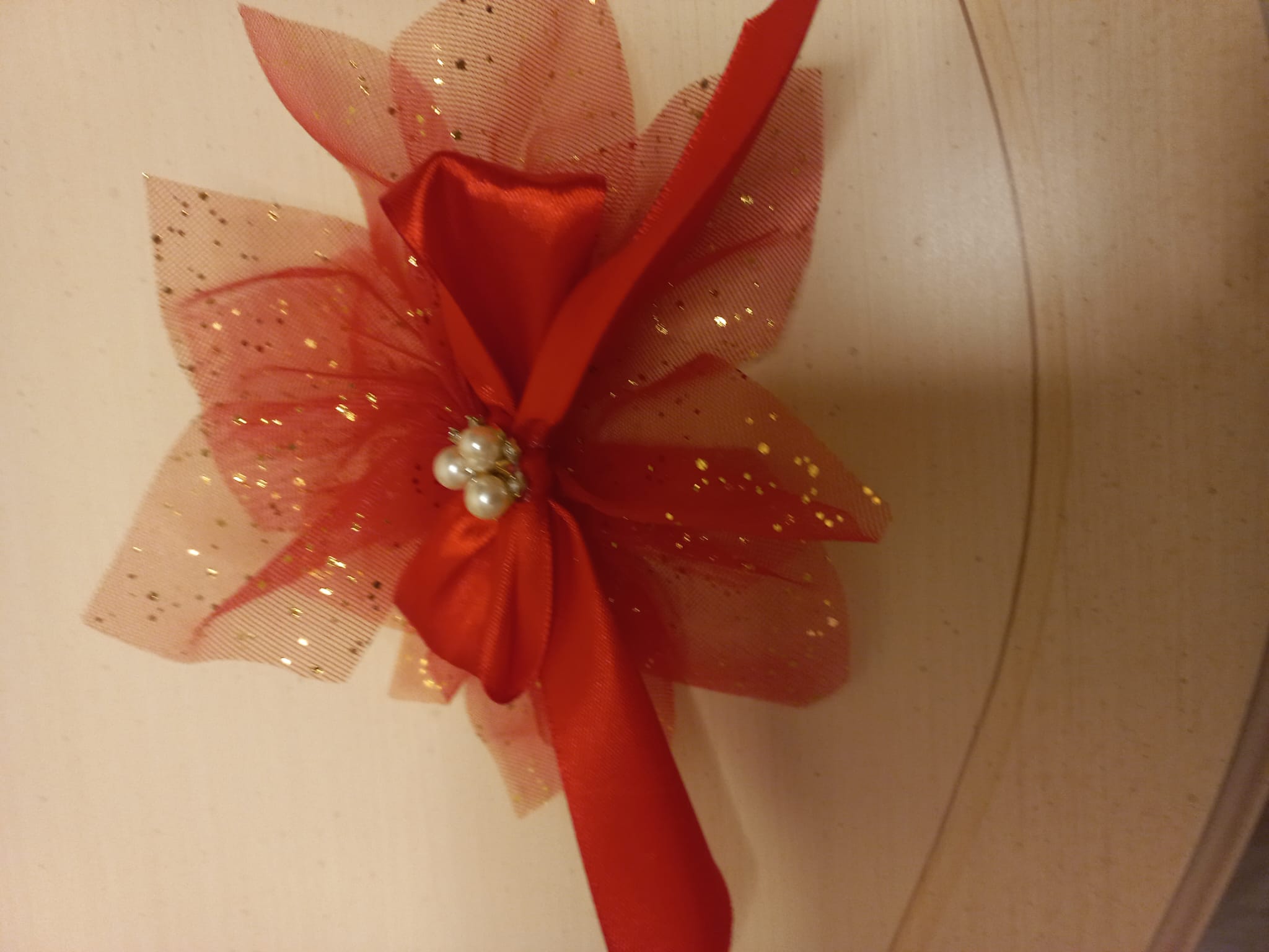 Coccarde Natalizie in Tulle Glitterato Rosso e Oro con Fiori