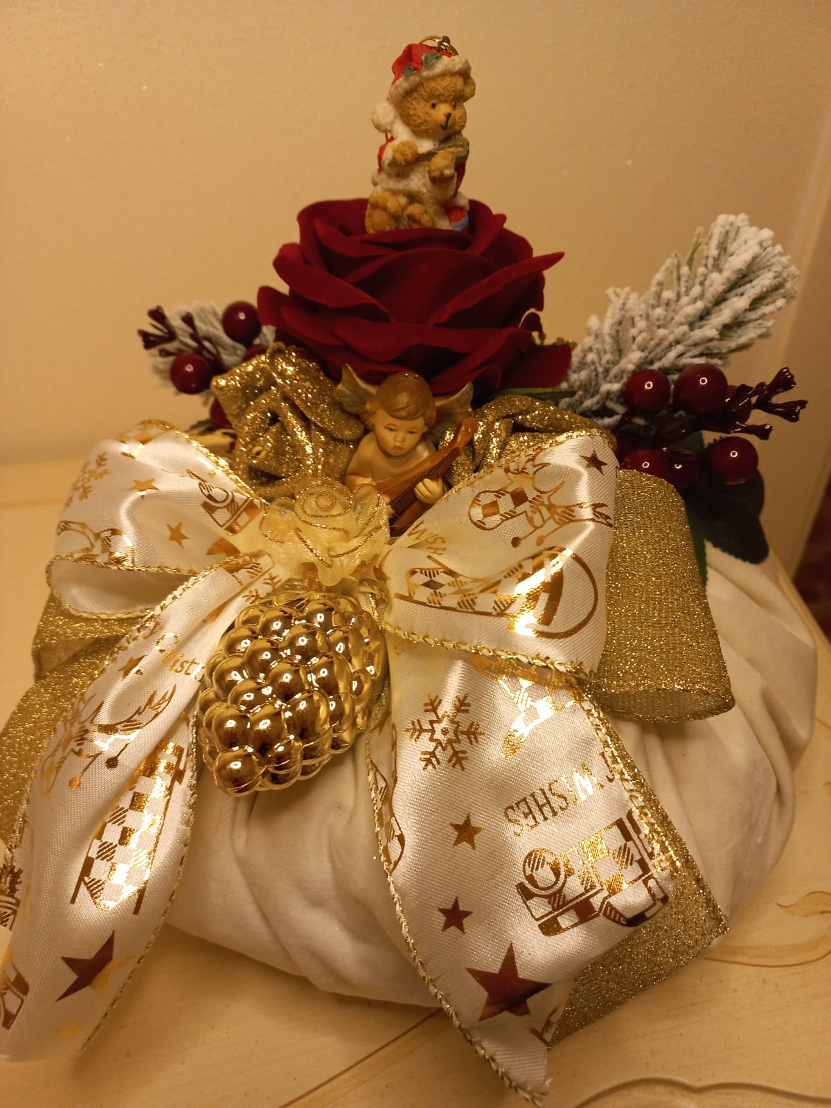 Bon Bon Natalizio in Velluto Avorio con Decorazioni Oro e Rosse - Fatto a Mano