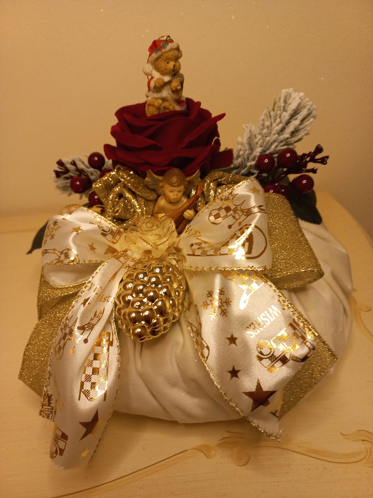 Bon Bon Natalizio in Velluto Avorio con Decorazioni Oro e Rosse - Fatto a Mano