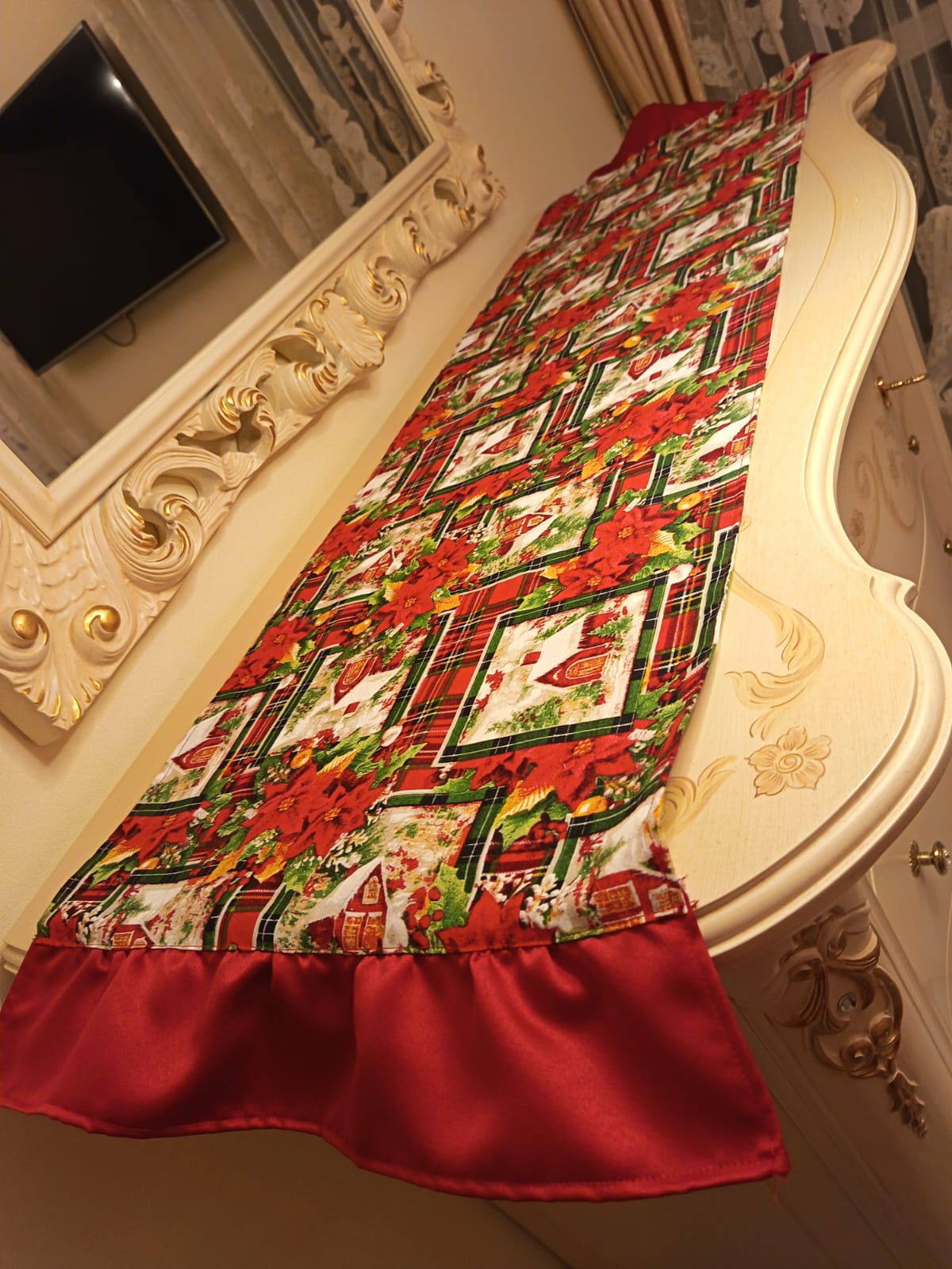 Runner Natalizio Rosso con Ricamo - Fatto a Mano su Misura