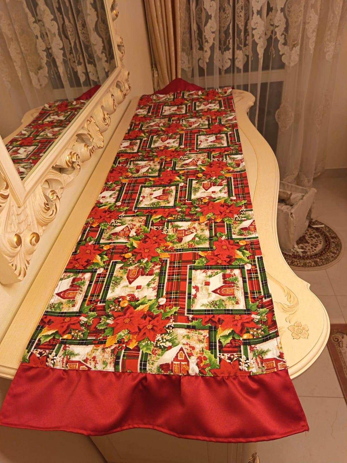 Runner Natalizio Rosso con Ricamo - Fatto a Mano su Misura