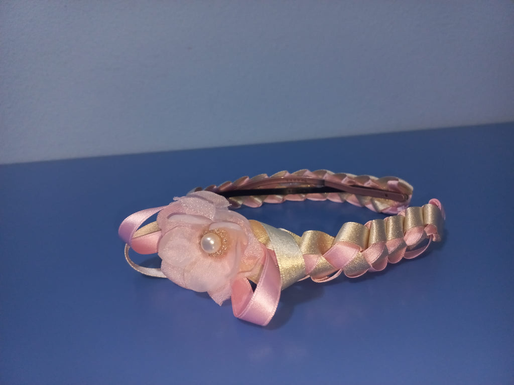 CERCHIETTO RIVESTITO A MANO CON NASTRO RASATO CREANDO UNA TRECCIA