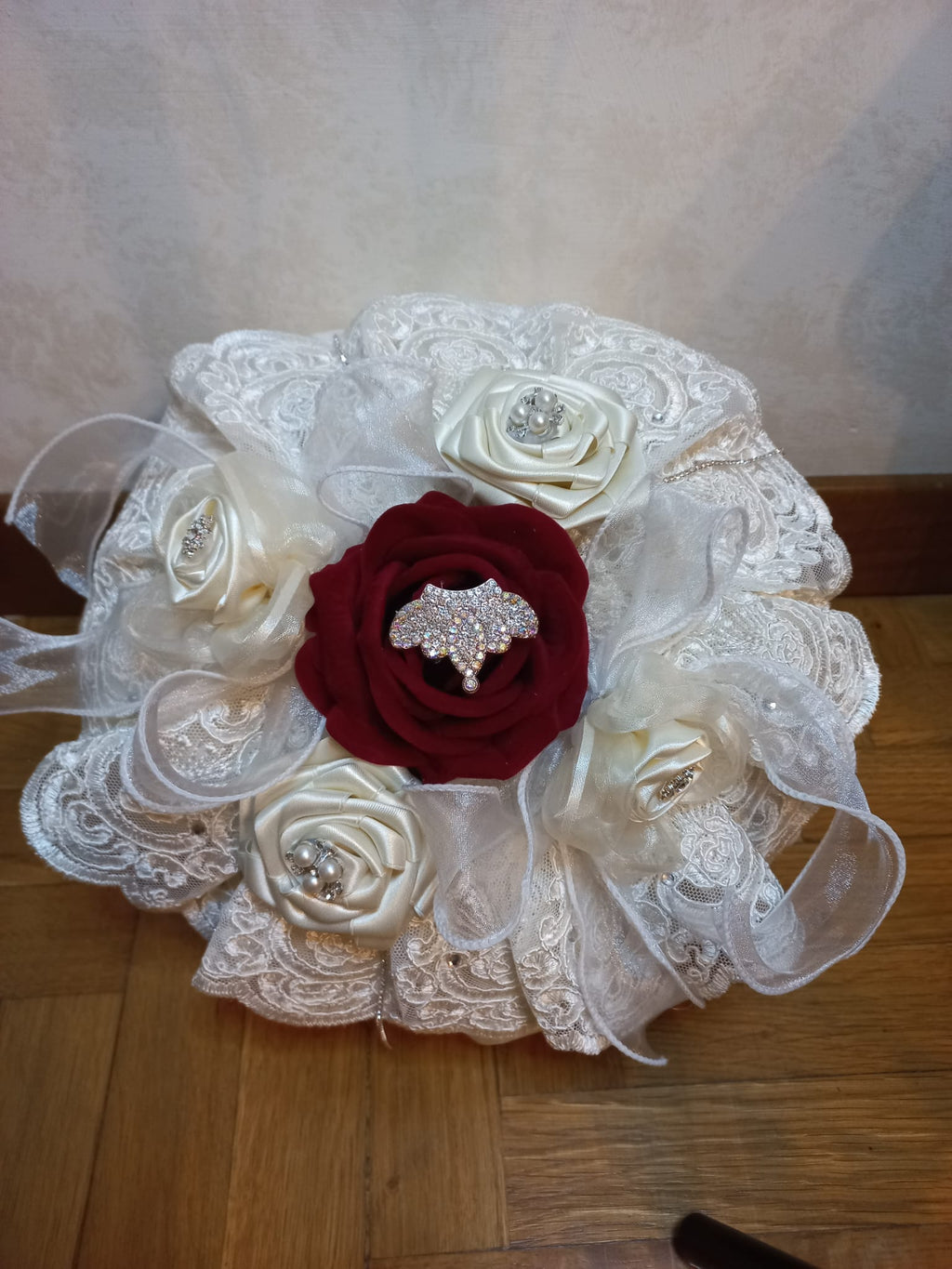 Bon Bon Sposa - Segnaposto Elegante in Velluto e Pizzo
