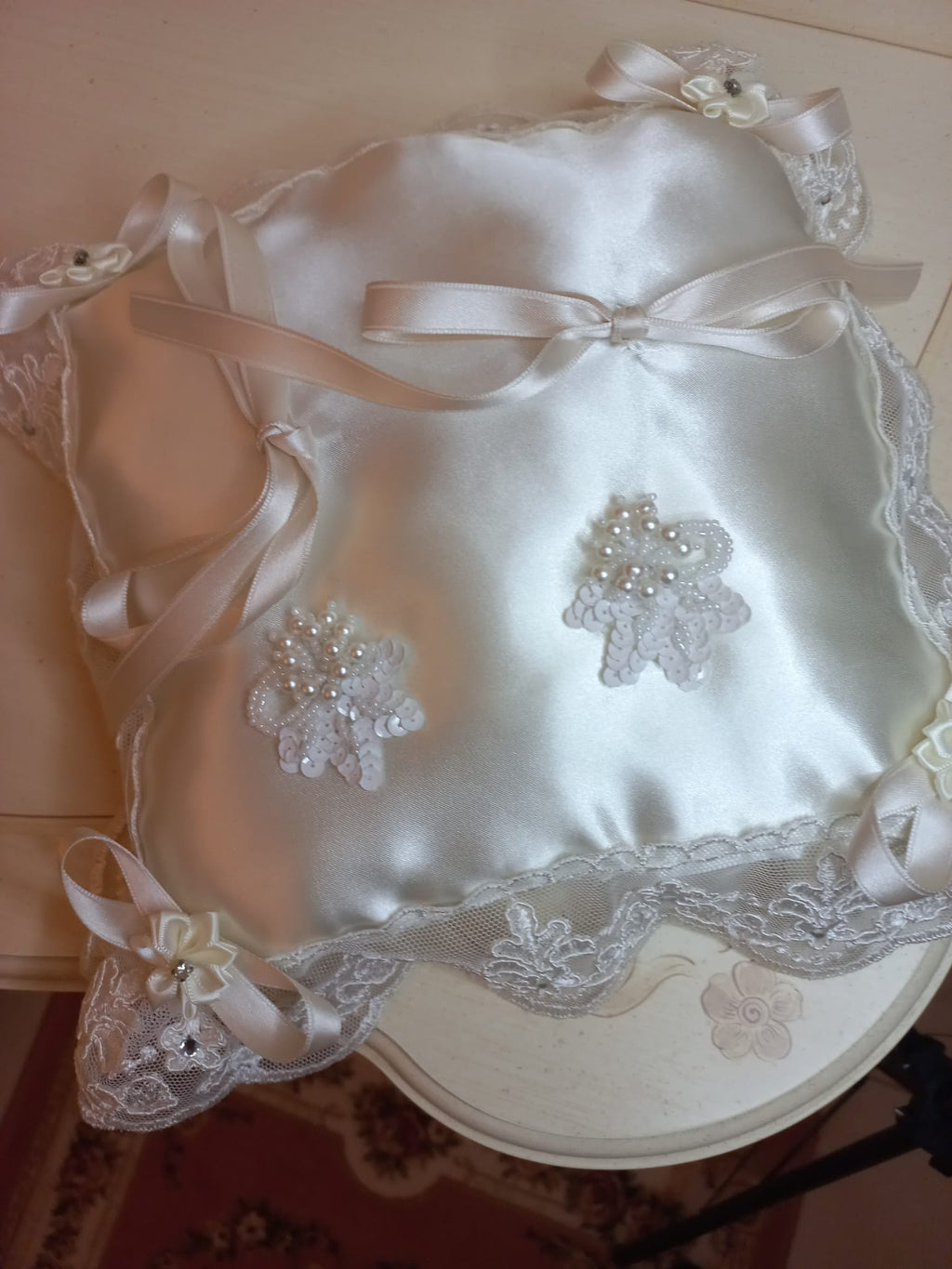 Cuscinetto Portafedi in Raso e Pizzo - Accessorio Matrimonio Artigianale