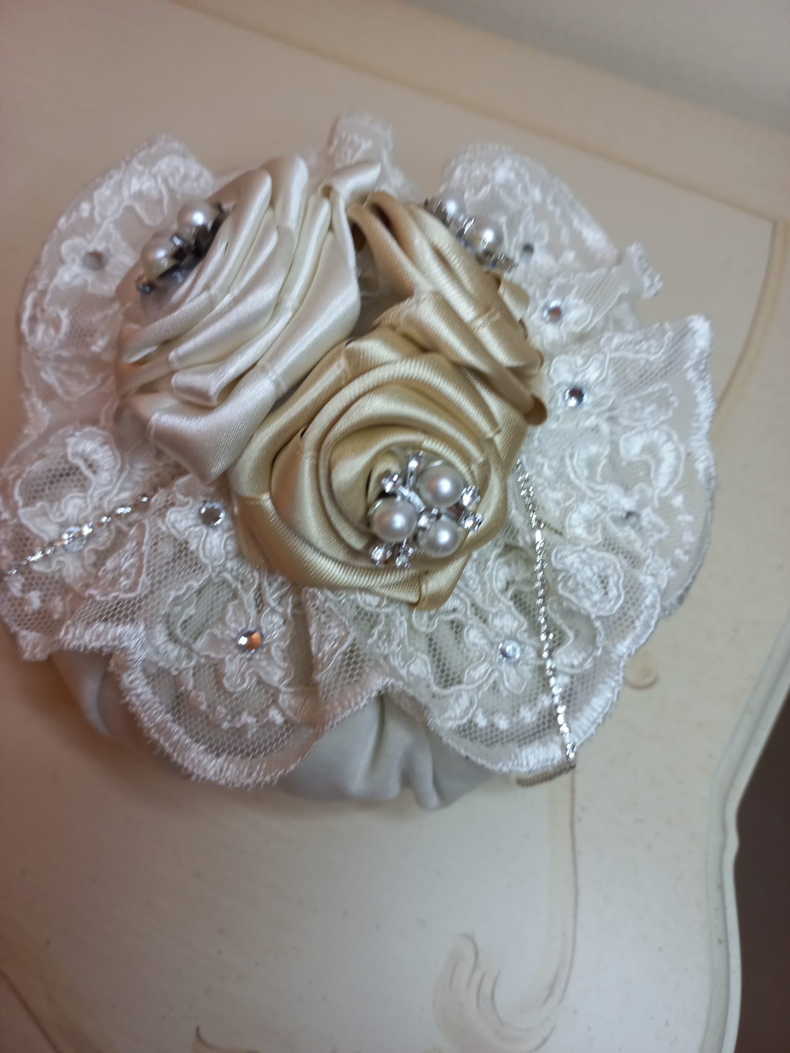 Bon Bon in Velluto con Rose Fatte a Mano - Bomboniera Artigianale