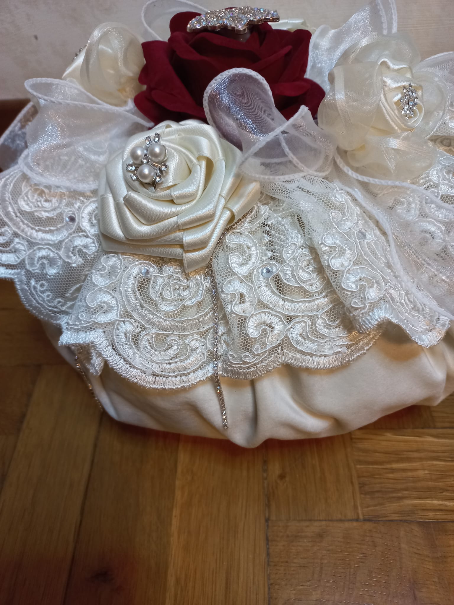 Bon Bon Sposa - Segnaposto Elegante in Velluto e Pizzo