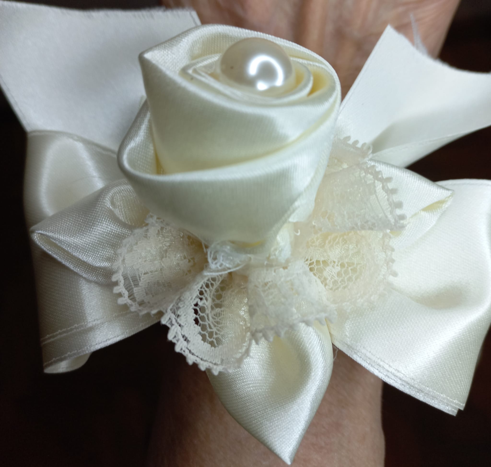 Bracciale Cerimonia Elegante con Bocciolo e Pizzo - Fatto a Mano