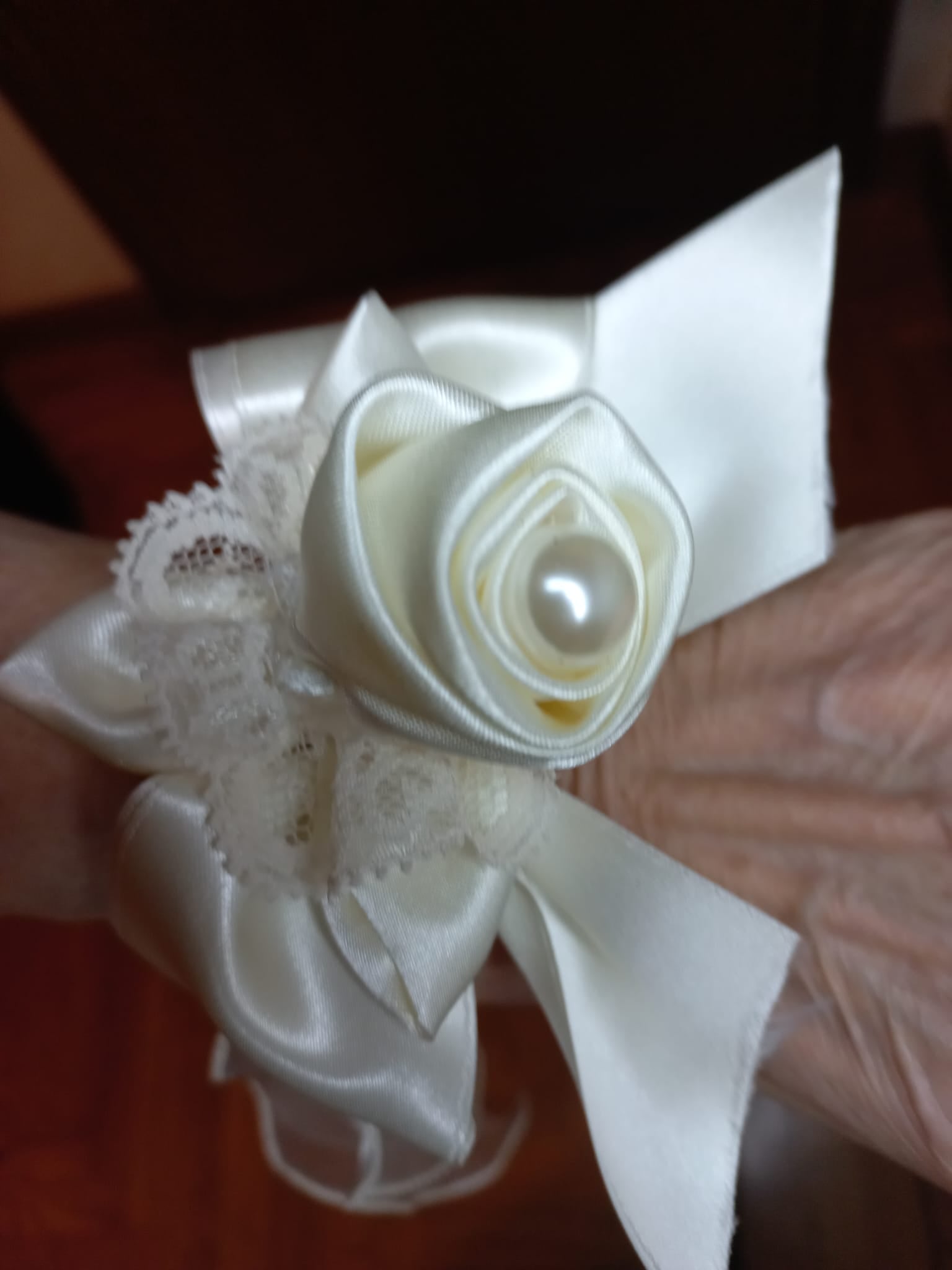 Bracciale Cerimonia Elegante con Bocciolo e Pizzo - Fatto a Mano