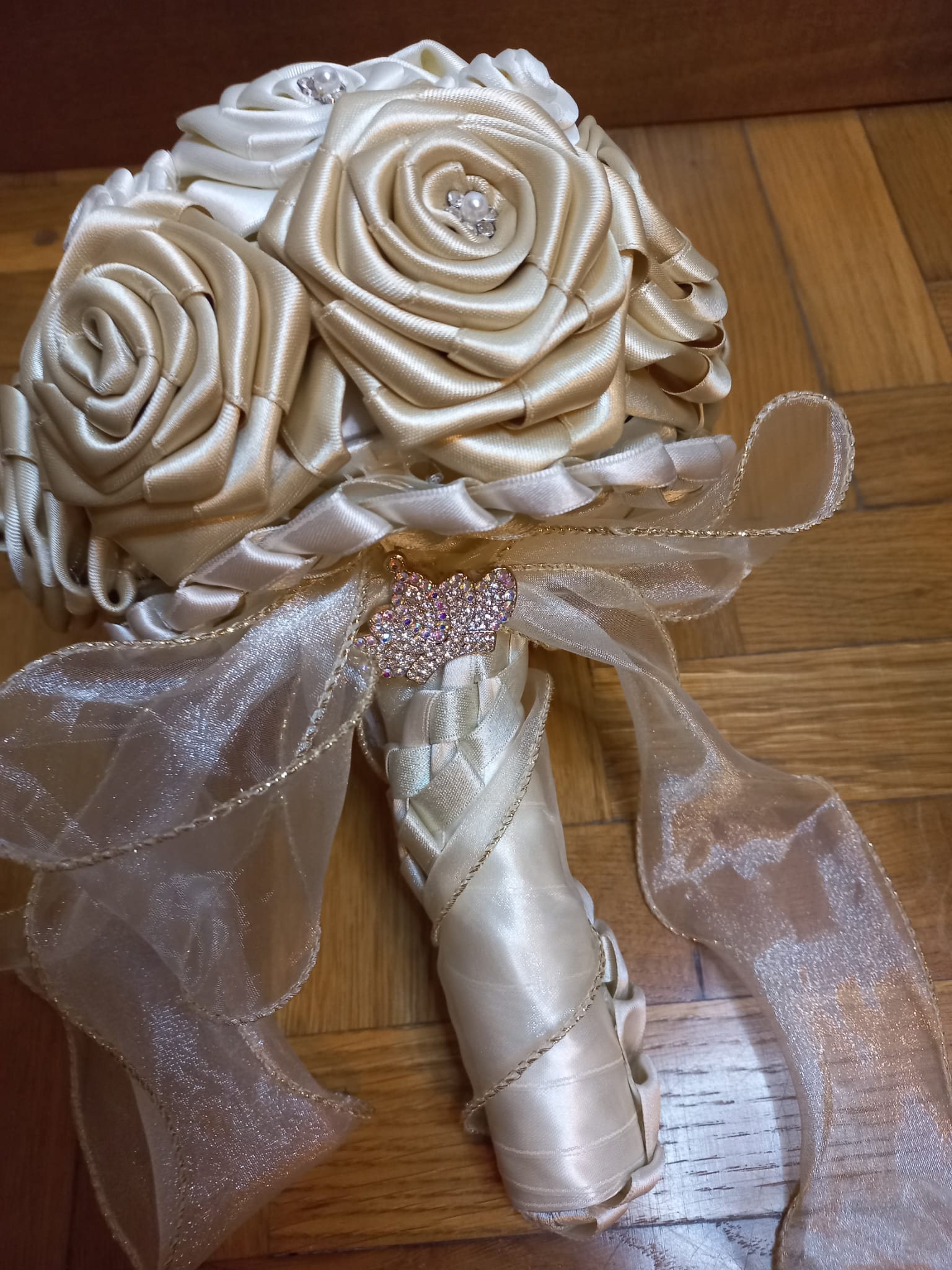 Bouquet Sposa Fatto a Mano Bicolore Avorio Chiaro e Scuro con Rose