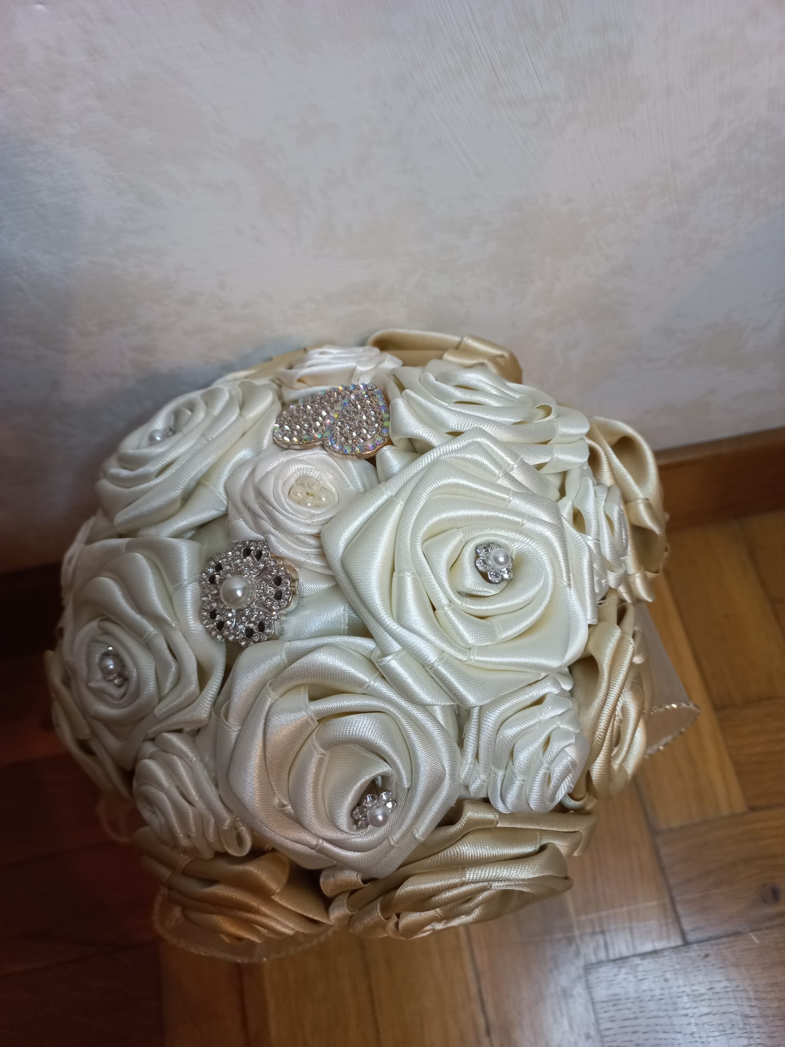 Bouquet Sposa Fatto a Mano Bicolore Avorio Chiaro e Scuro con Rose