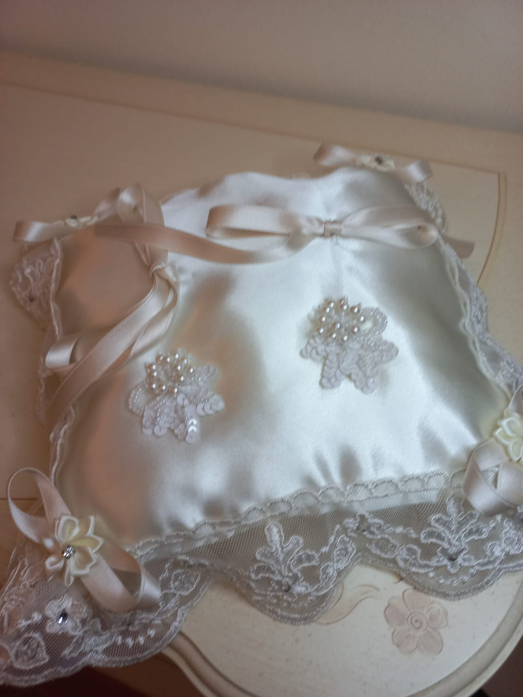 Cuscinetto Portafedi in Raso e Pizzo - Accessorio Matrimonio Artigianale