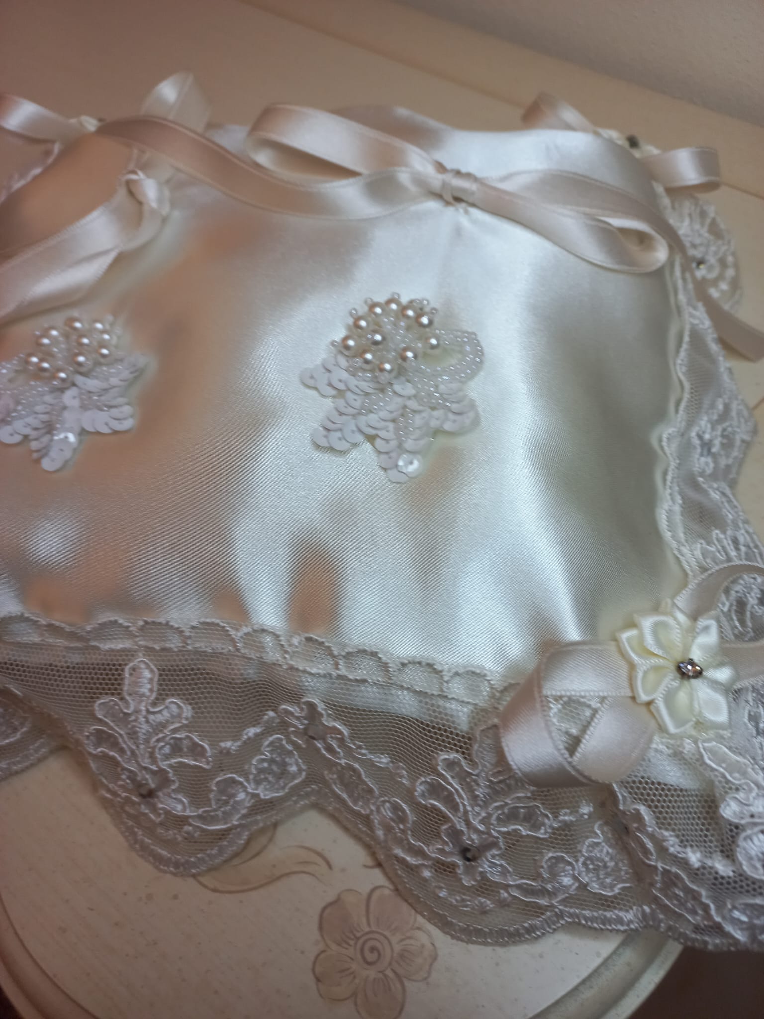 Cuscinetto Portafedi in Raso e Pizzo - Accessorio Matrimonio Artigianale