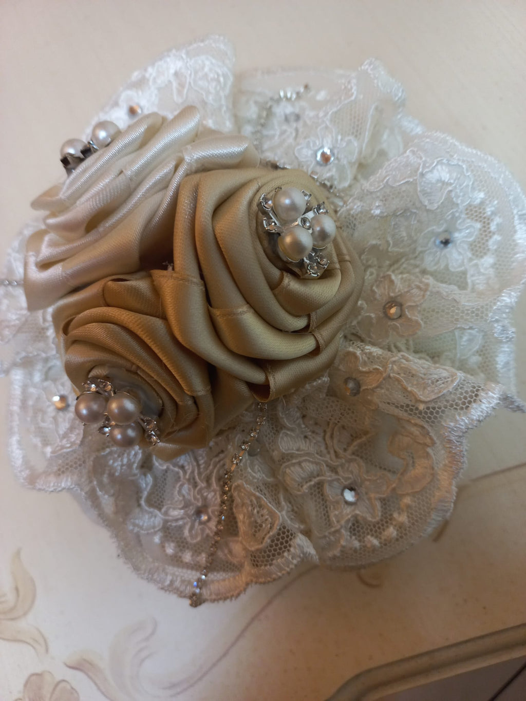 Bon Bon in Velluto con Rose Fatte a Mano - Bomboniera Artigianale