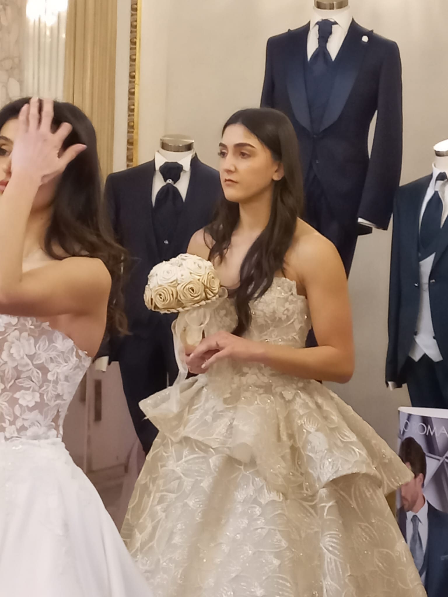 Bouquet Sposa Fatto a Mano Bicolore Avorio Chiaro e Scuro con Rose