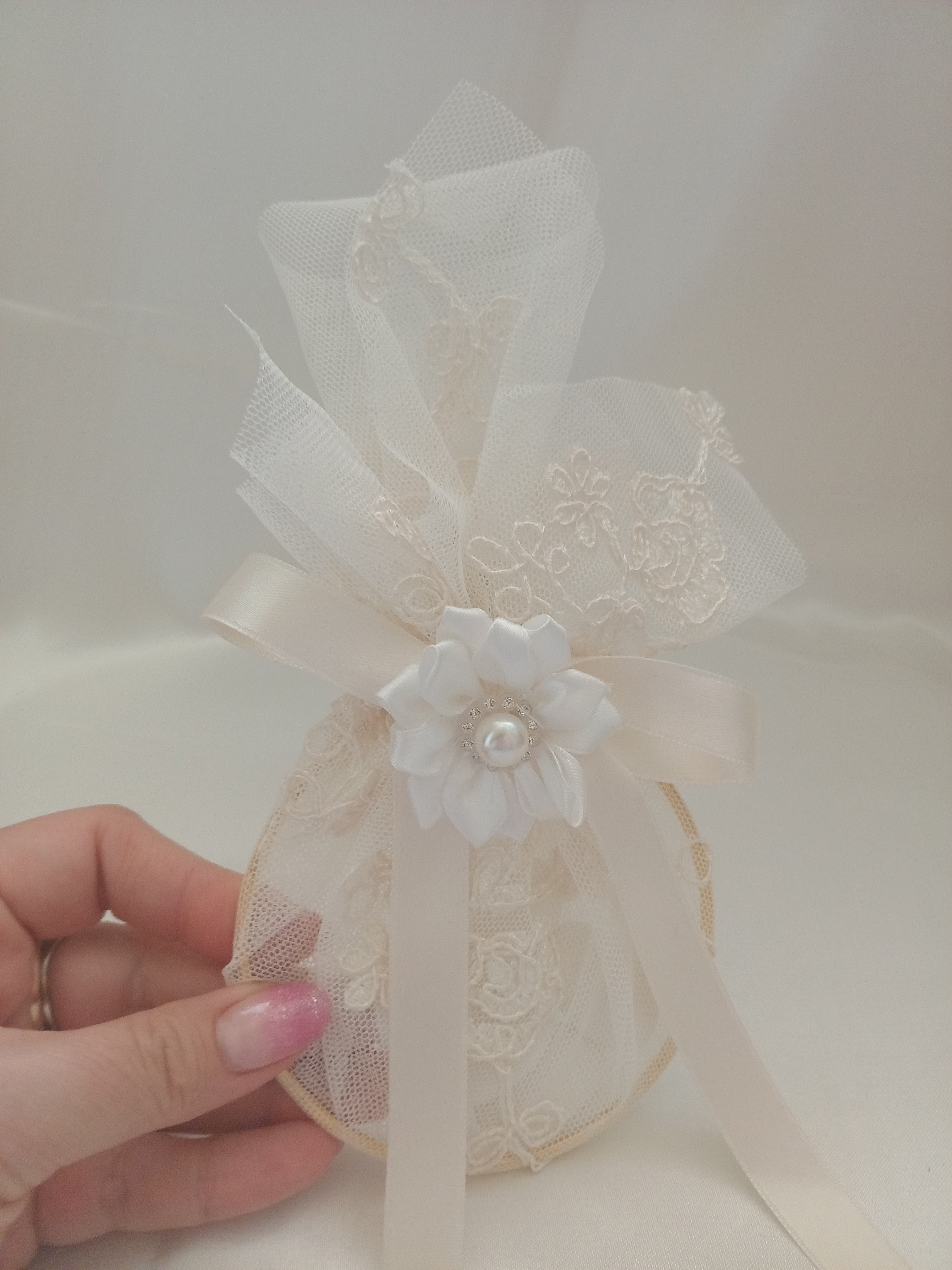 Portaconfetti in Pizzo con Anello – Bomboniera Matrimonio Fatta a Mano