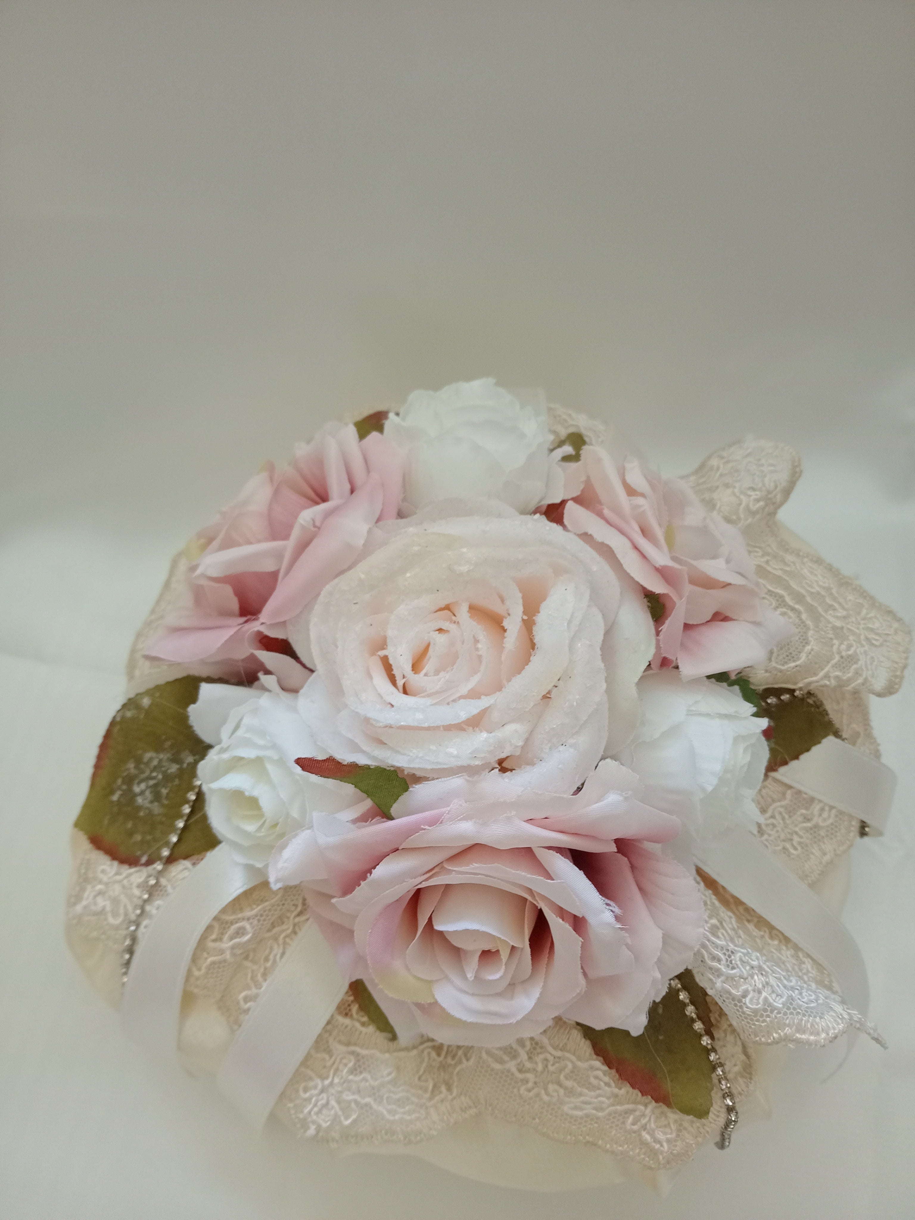 Bon Bon Profumato con Fiori, Pizzo e Strass – Fatto a Mano