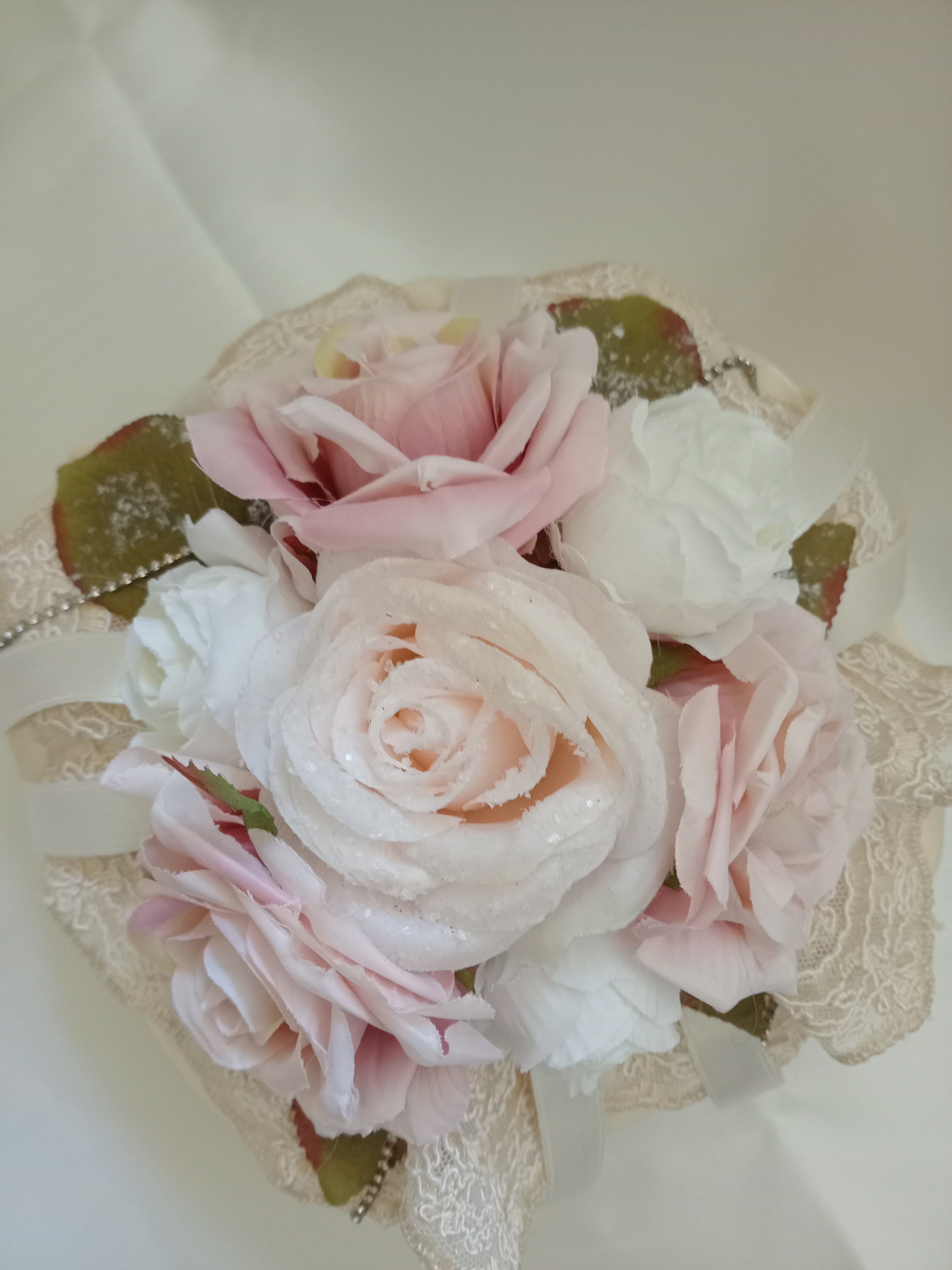 Bon Bon Profumato con Fiori, Pizzo e Strass – Fatto a Mano