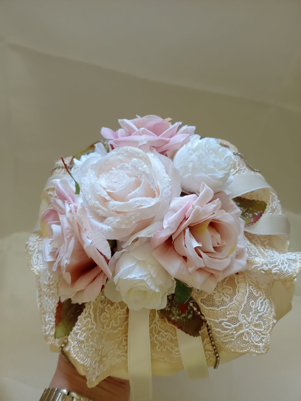 Bon Bon Profumato con Fiori, Pizzo e Strass – Fatto a Mano