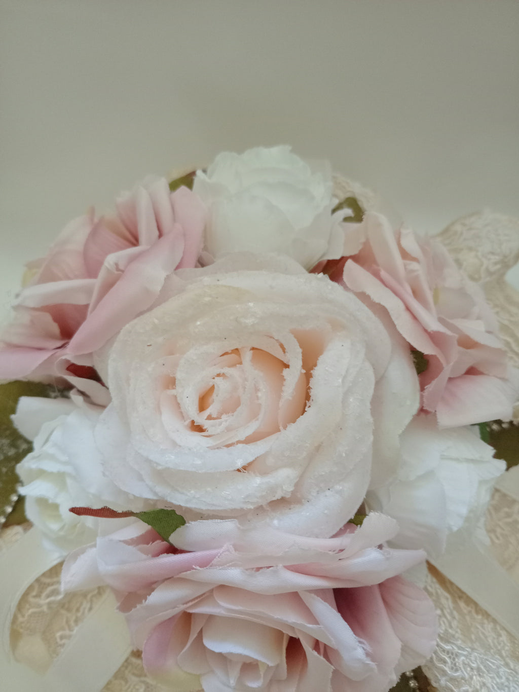 Bon Bon Profumato con Fiori, Pizzo e Strass – Fatto a Mano