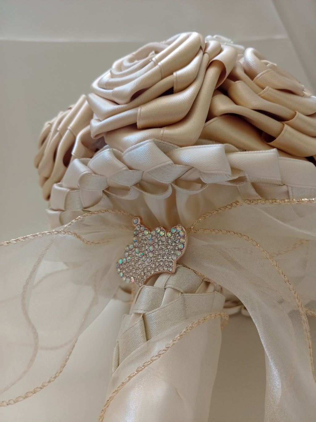 Bouquet Sposa Bicolore Avorio Chiaro e Scuro – Rose Fatte a Mano, Personalizzabile