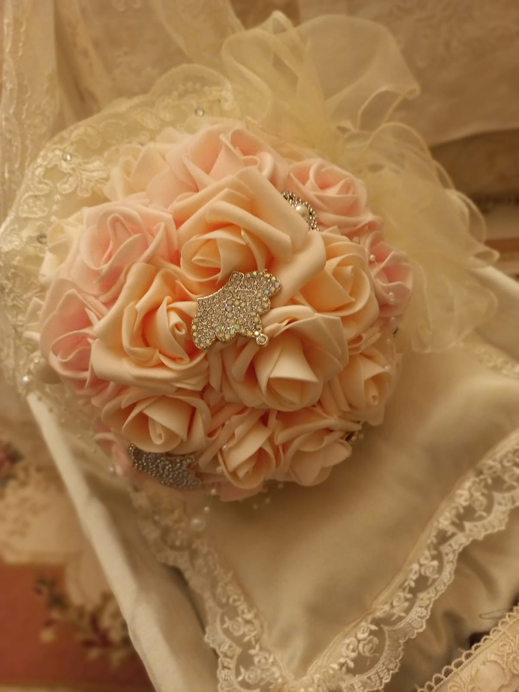 Bouquet Sposa Elegante con rose in Lattice e Perle-Fatto a Mano