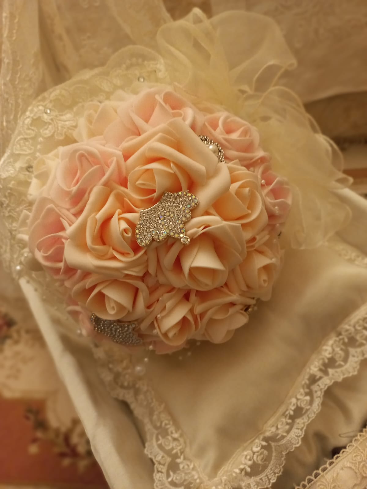 Bouquet Sposa Elegante con rose in Lattice e Perle-Fatto a Mano