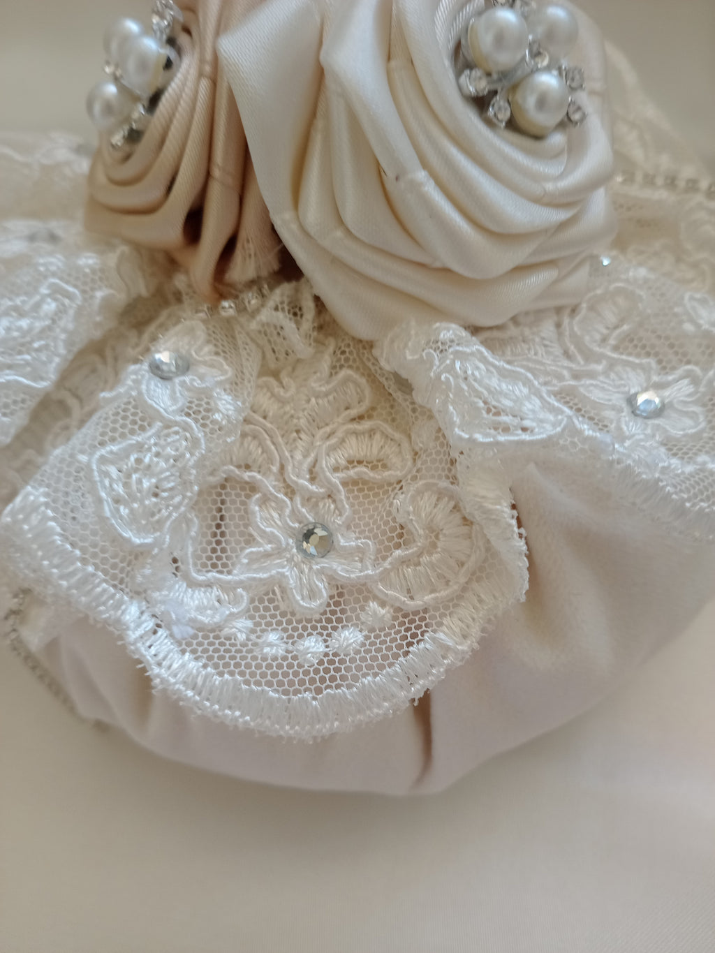 Bon Bon in Velluto con Rose – Bomboniera Matrimonio Fatta a Mano