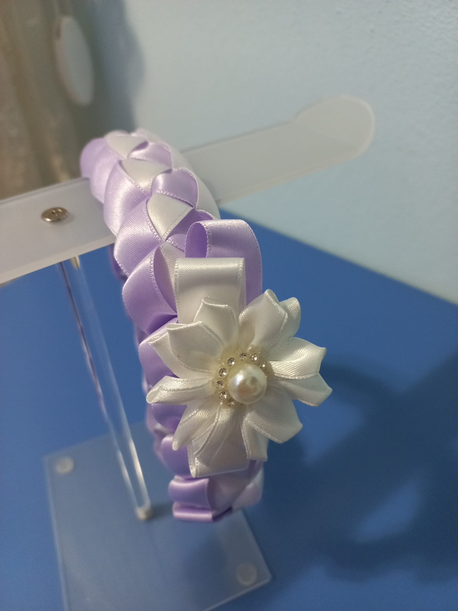 CERCHIETTO RIVESTITO A MANO CON NASTRO RASATO CREANDO UNA TRECCIA