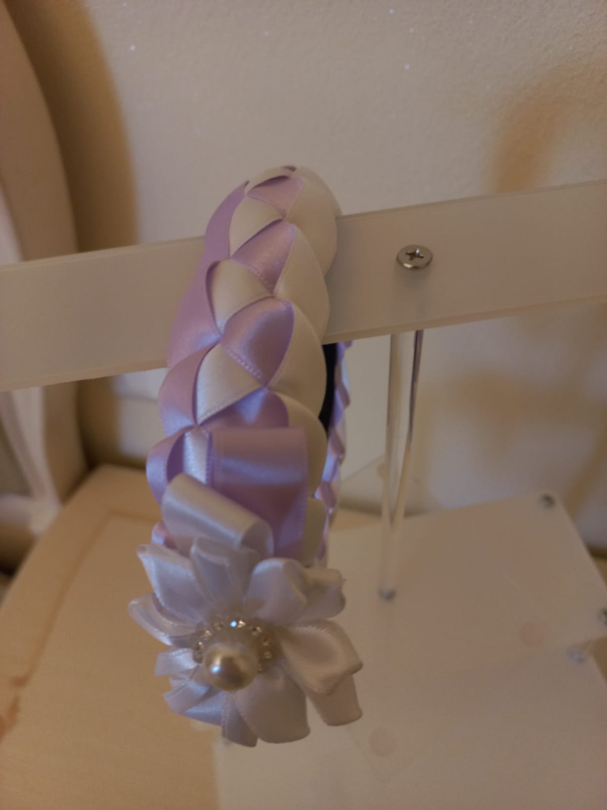 CERCHIETTO RIVESTITO A MANO CON NASTRO RASATO CREANDO UNA TRECCIA