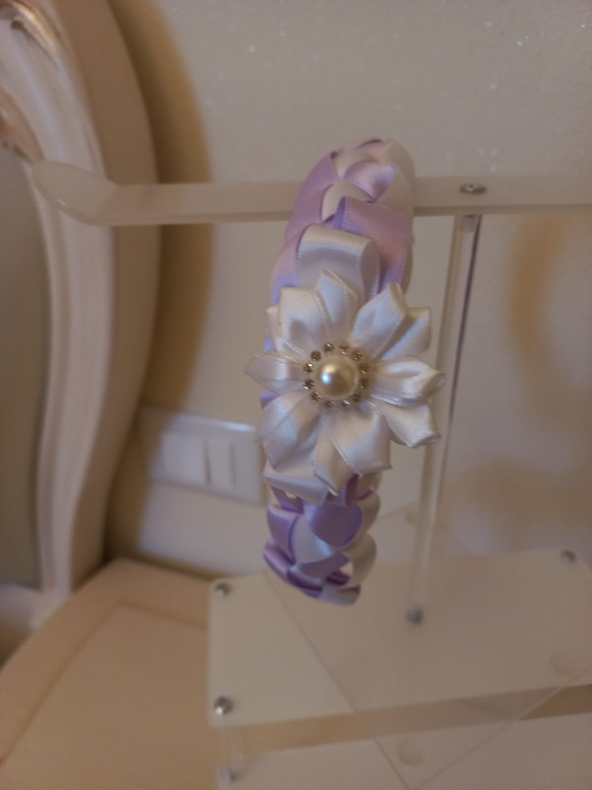 CERCHIETTO RIVESTITO A MANO CON NASTRO RASATO CREANDO UNA TRECCIA